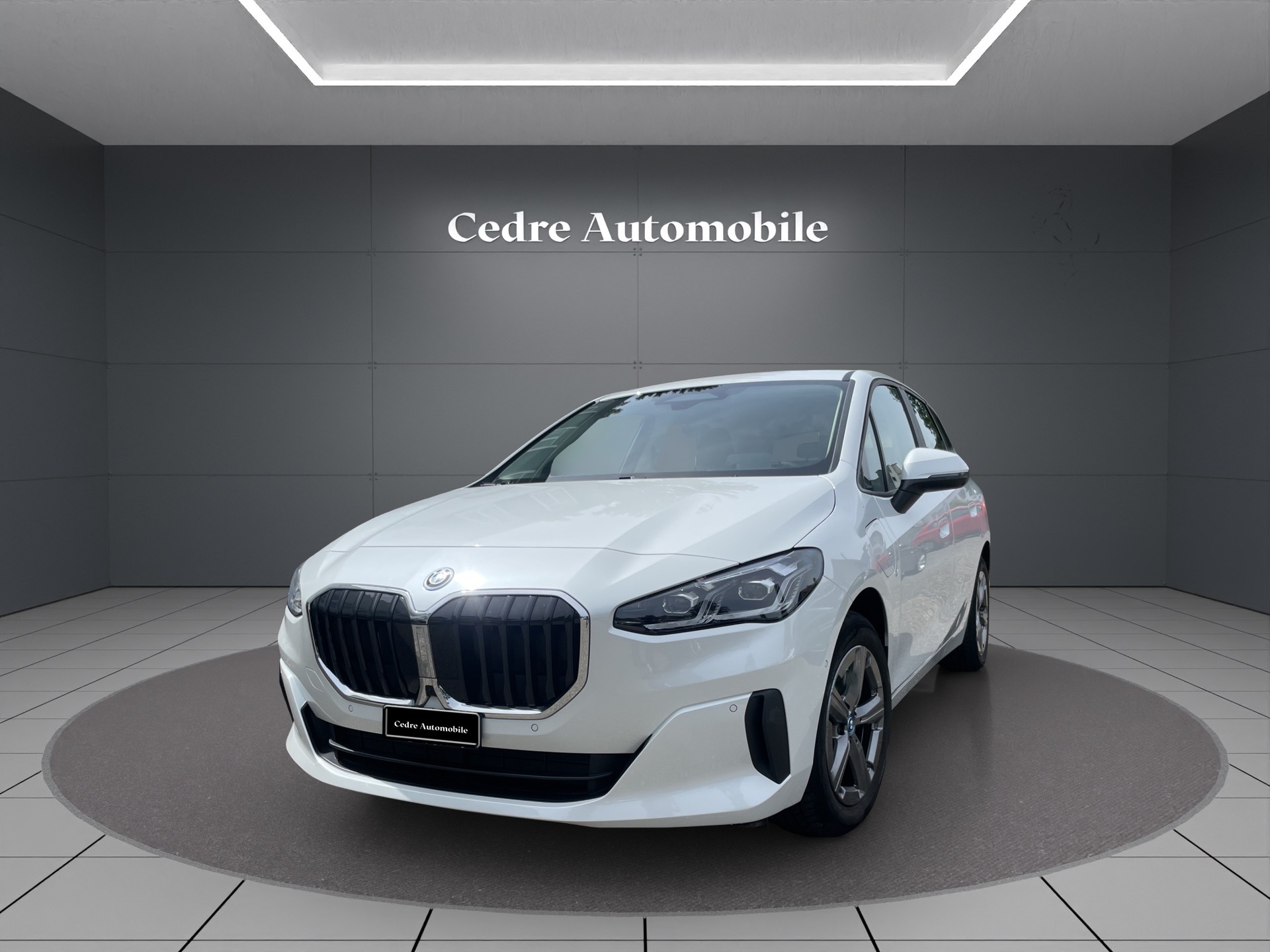 BMW 230e xDrive Active Tourer-image-1