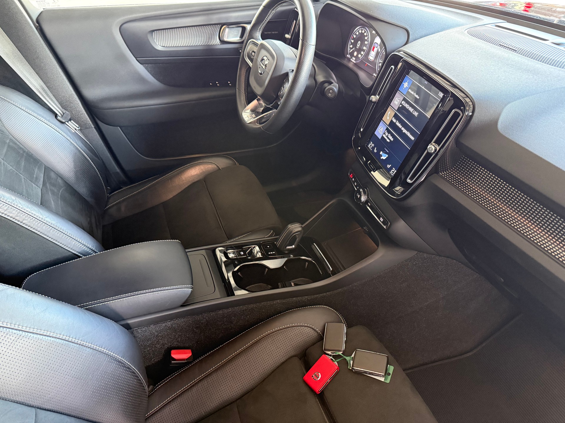 VOLVO XC40 T4 AWD R-Design Geartronic-image-5