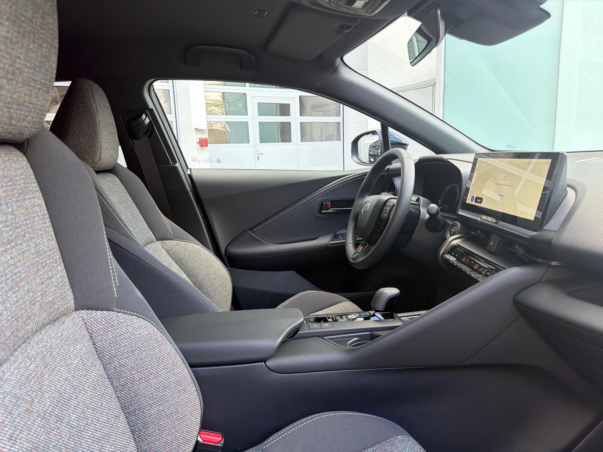 TOYOTA C-HR 2.0 PHEV Swiss Edition-image-9