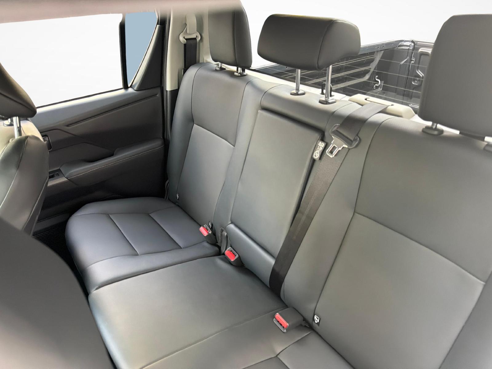 TOYOTA Hilux Double Cab.-Pick-up 2.8 D-4D MHEV 204 Style-image-10