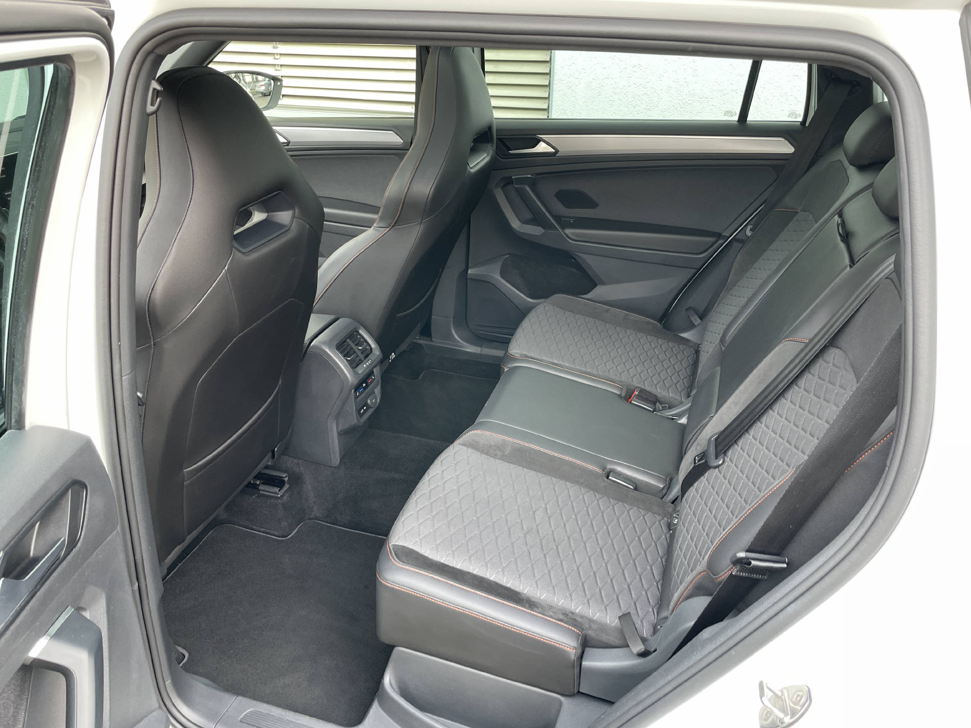 SEAT Tarraco 2.0 TSI SWISS FR 4Drive DSG-image-17