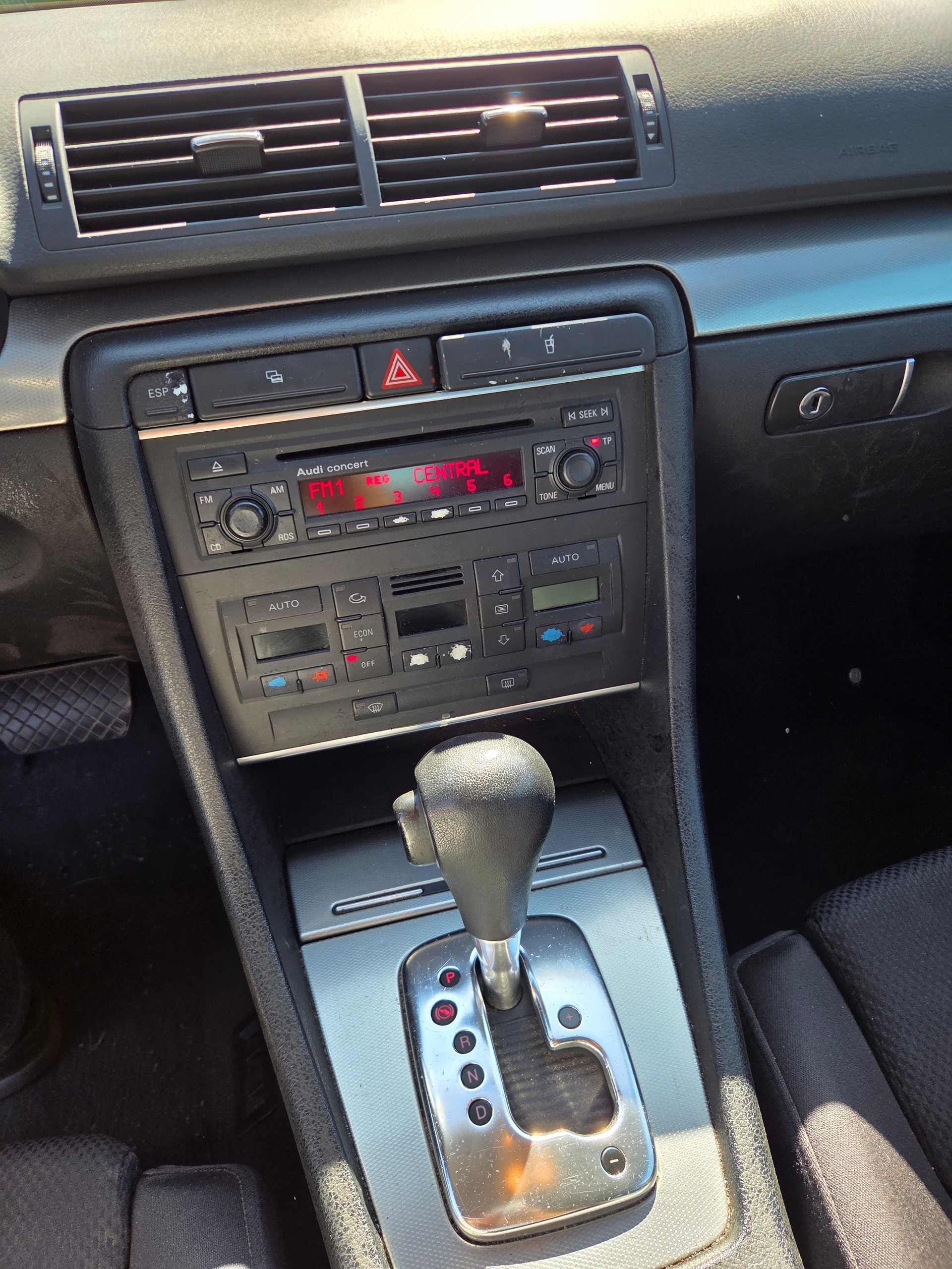 AUDI A4 2.0-image-7