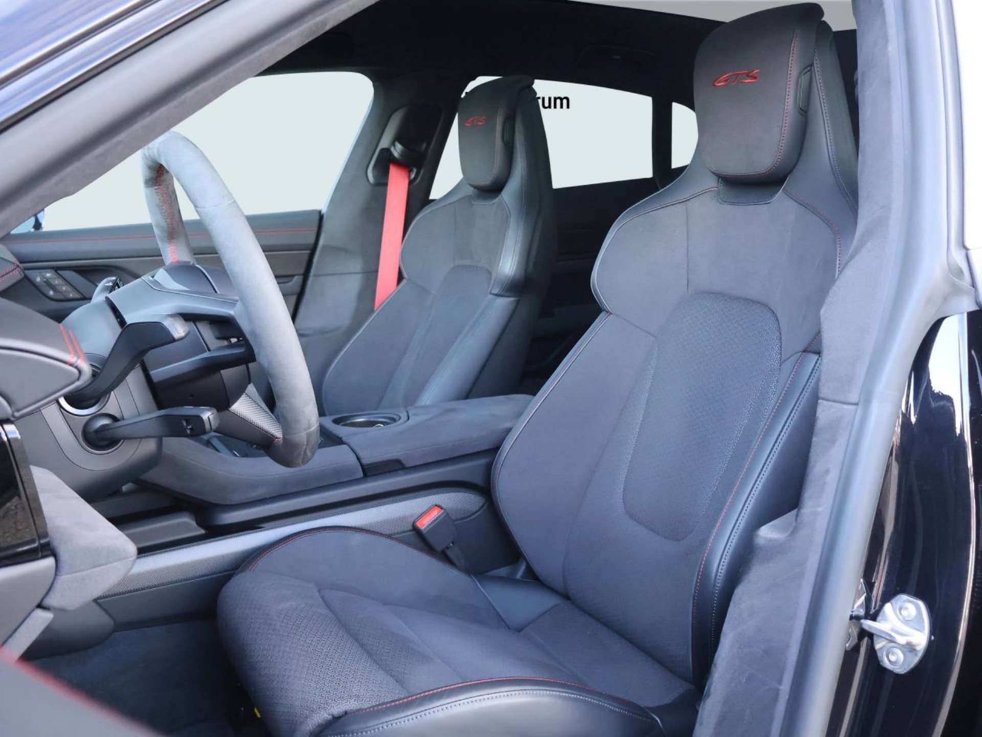 PORSCHE Taycan GTS Sport Turismo-showroom-element-3