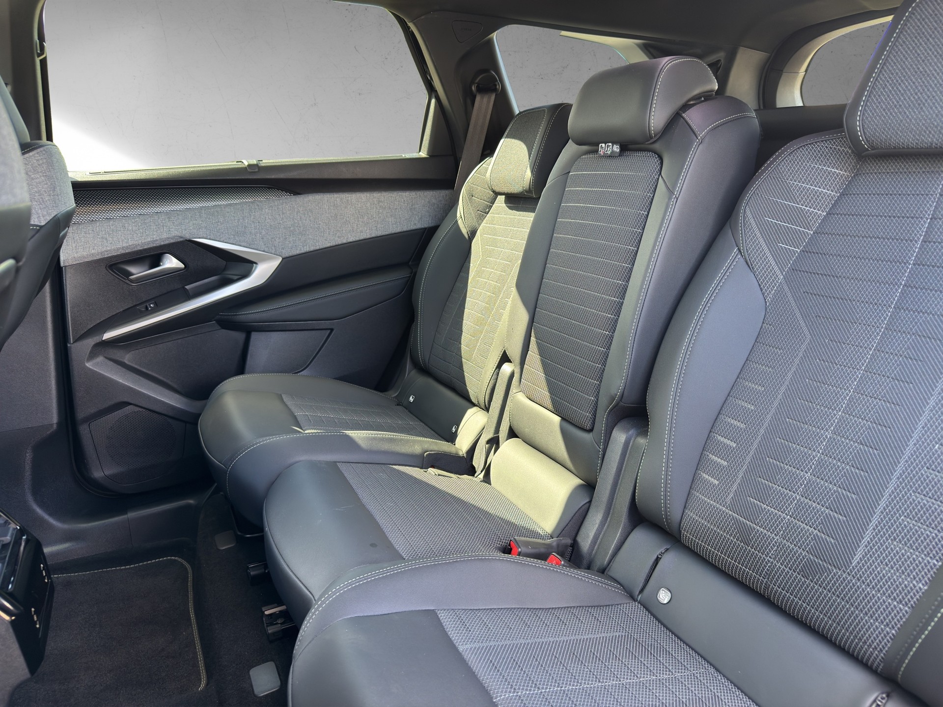 PEUGEOT 5008 145 Hybrid e-DCS6 GT-image-9