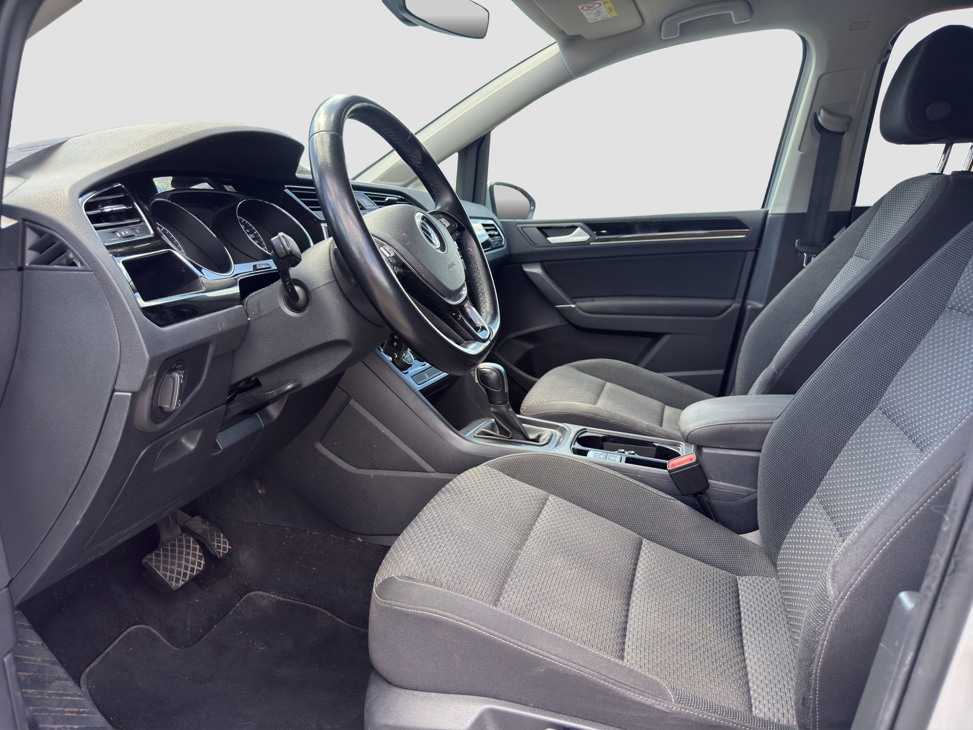 VW Touran 2.0 TDI BlueMotion Technology Comfortline DSG ** Frisch ab MFK und Service ** CH Auto ** 1. Hand **-image-9