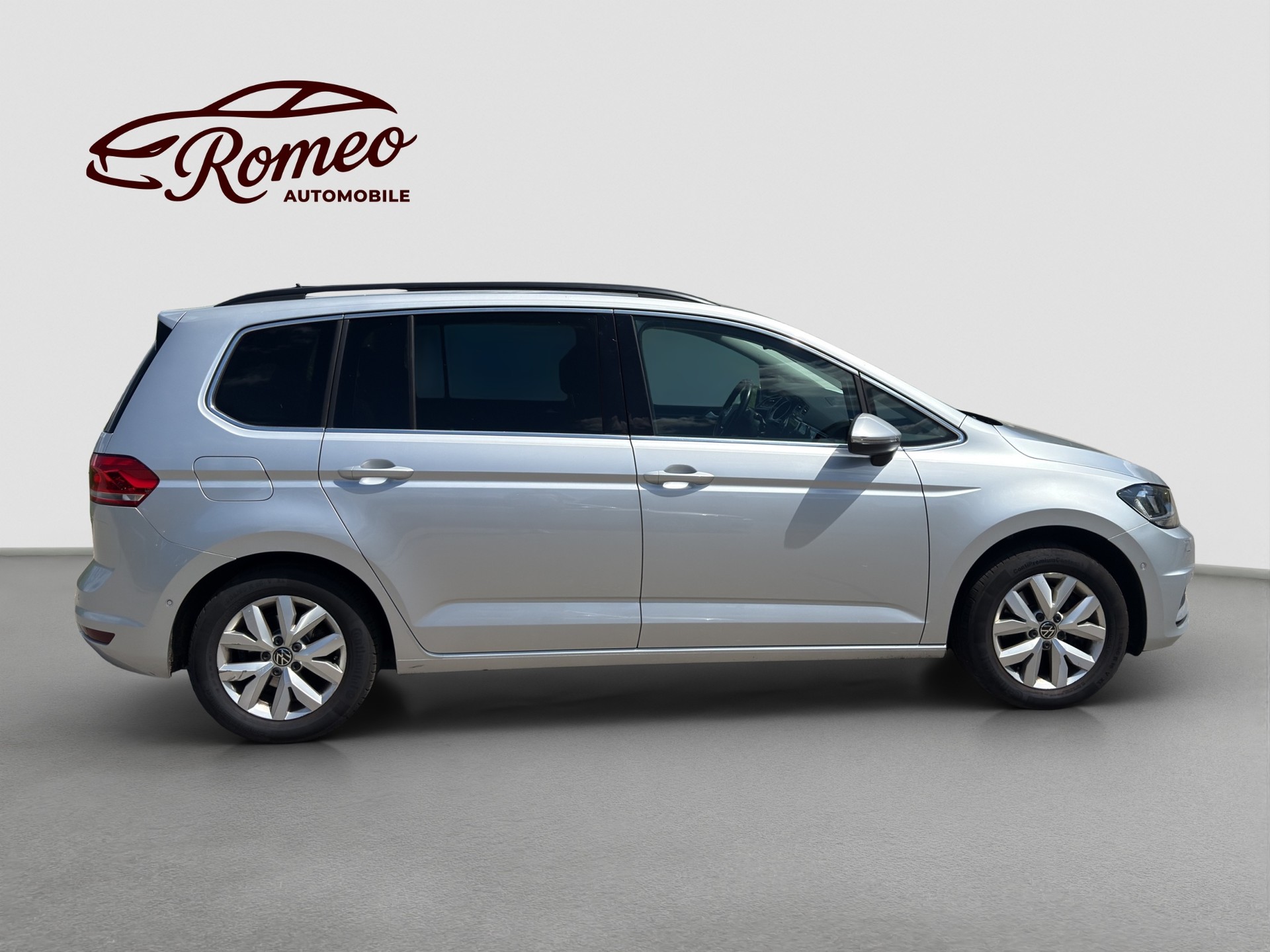 VW Touran 2.0 TDI BlueMotion Technology Comfortline DSG ** Frisch ab MFK und Service ** CH Auto ** 1. Hand **-image-4