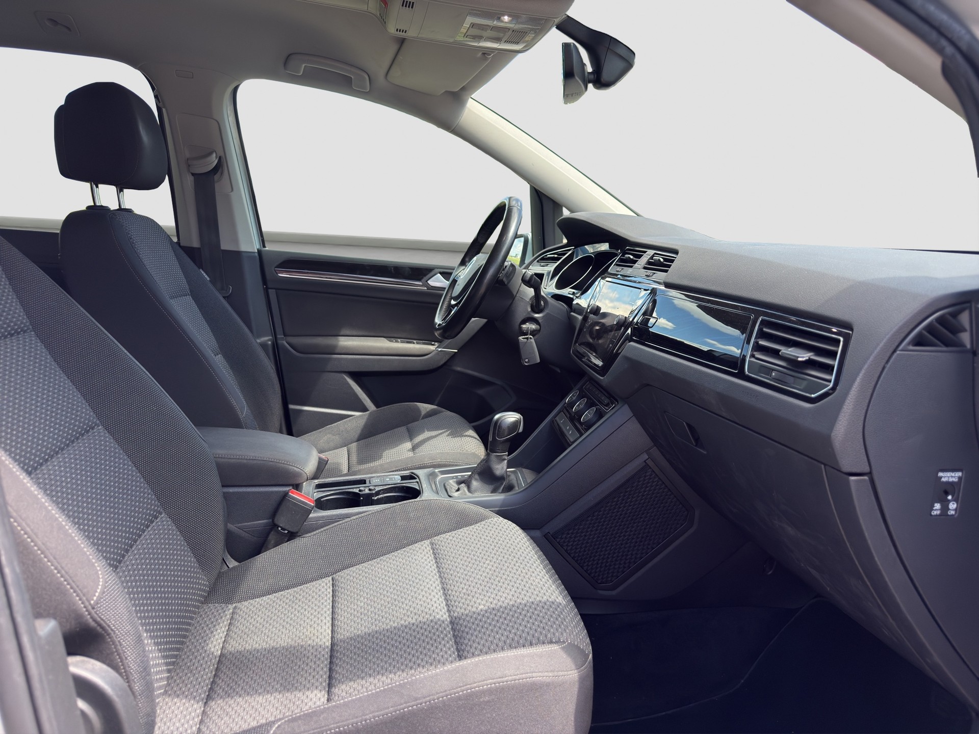 VW Touran 2.0 TDI BlueMotion Technology Comfortline DSG ** Frisch ab MFK und Service ** CH Auto ** 1. Hand **-image-11