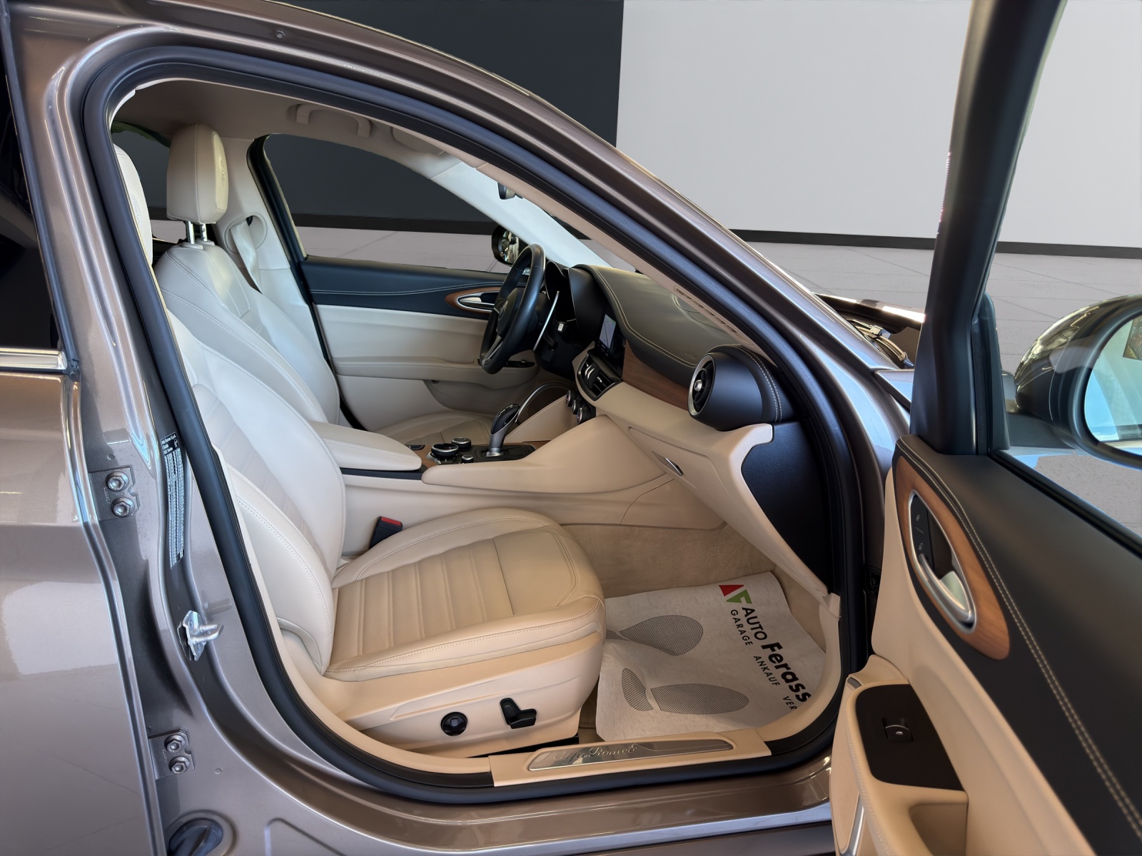 ALFA ROMEO Giulia 2.0 Veloce Q4 Automatic-image-18