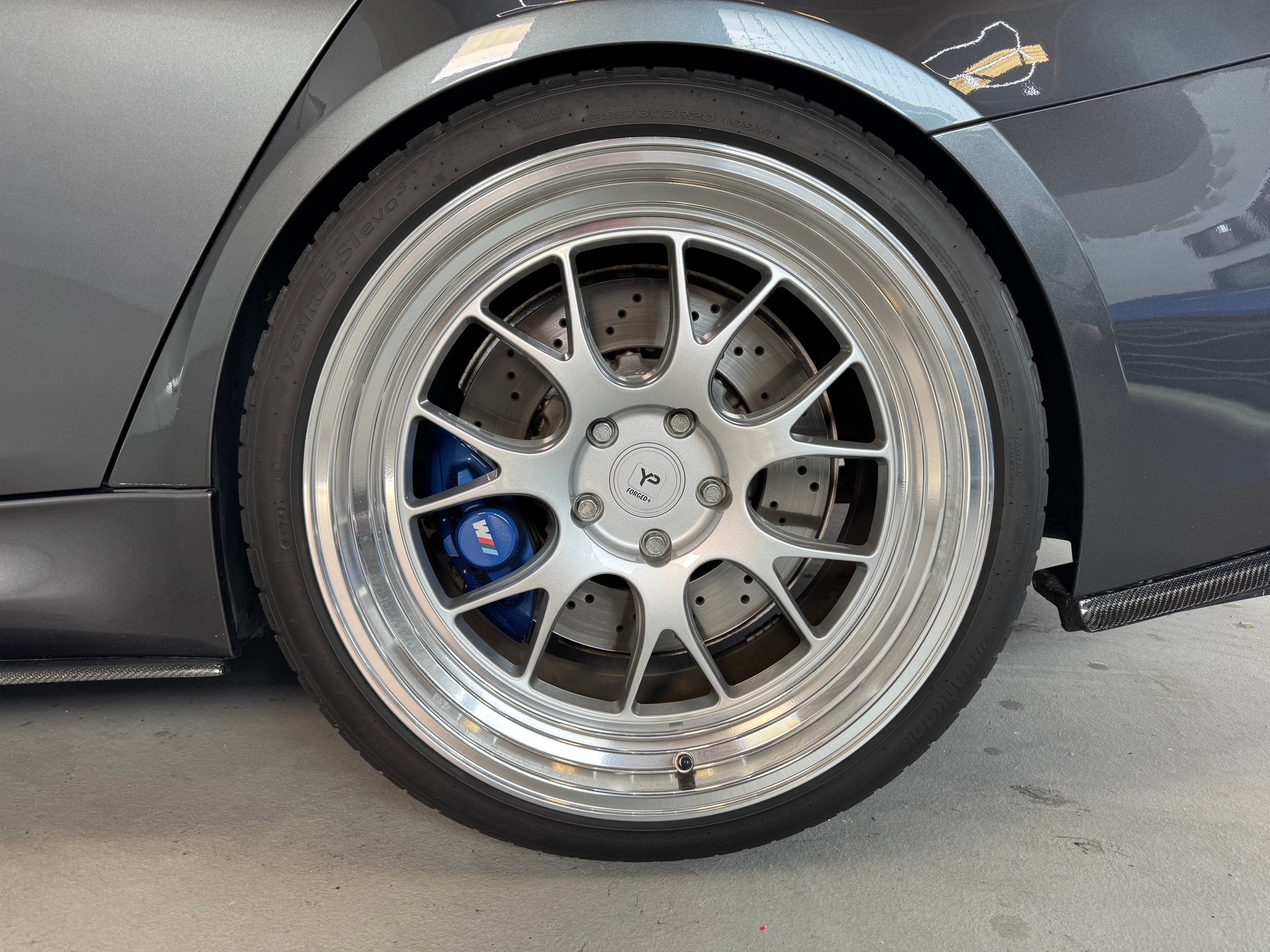 BMW M3 Drivelogic | Carbon Parts | 20 Zoll YP Felgen | HR-Gewindefahrwerk-image-12
