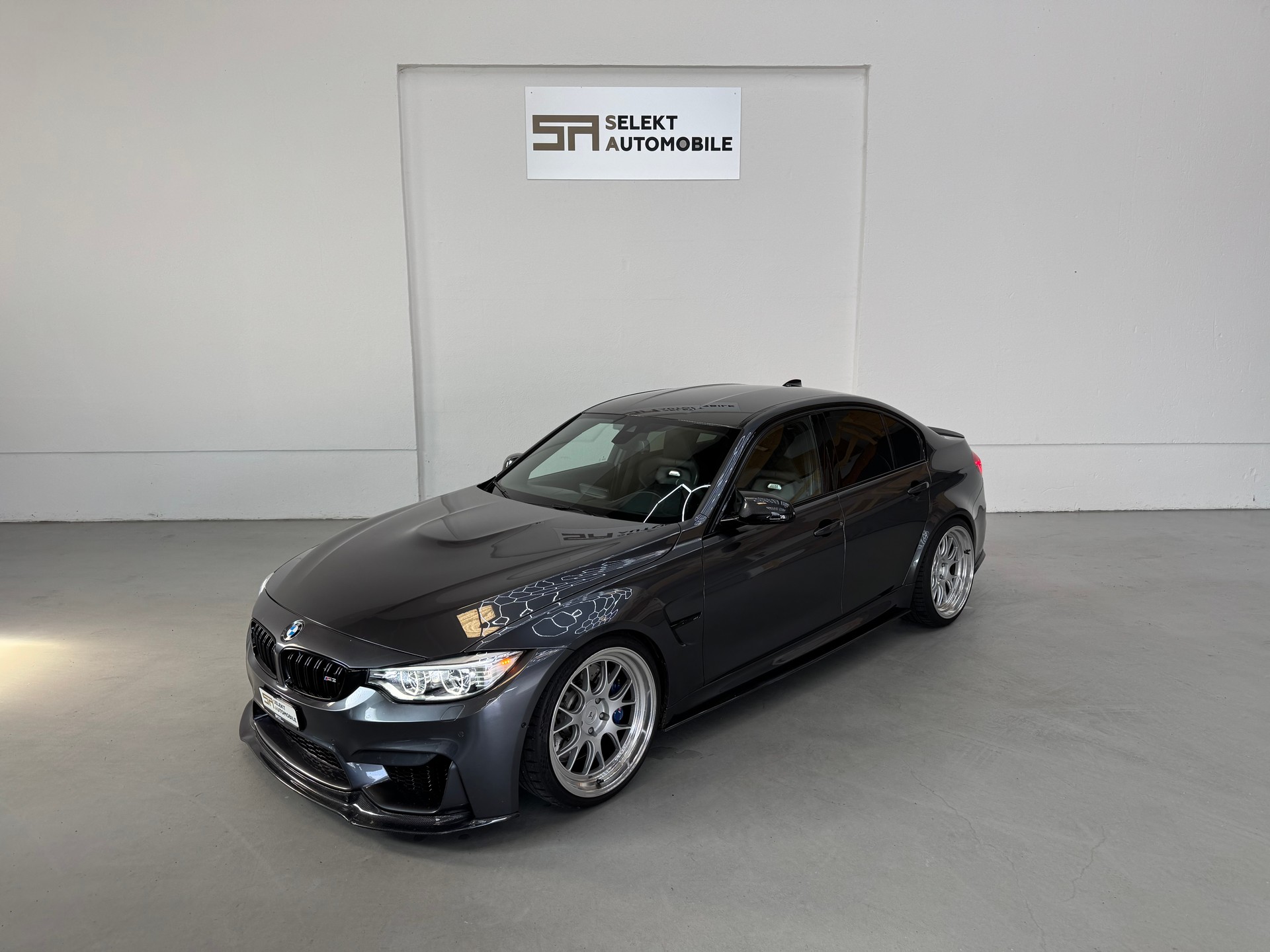 BMW M3 Drivelogic | Carbon Parts | 20 Zoll YP Felgen | HR-Gewindefahrwerk-image-0