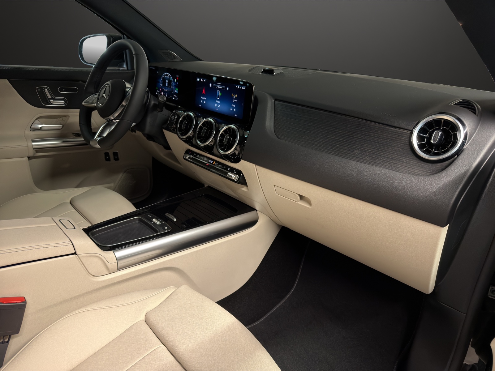 MERCEDES-BENZ GLA 250 e with EQ Hybrid Technology EQ-Star-image-7