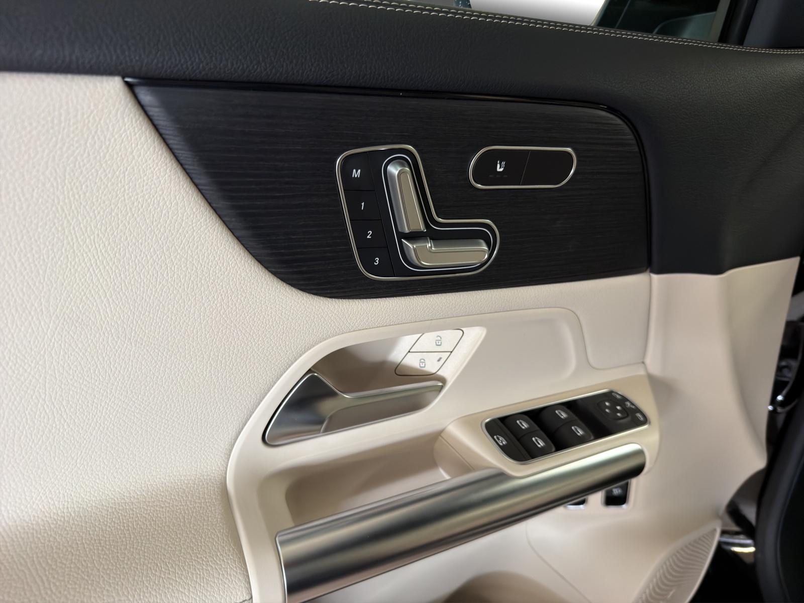 MERCEDES-BENZ GLA 250 e with EQ Hybrid Technology EQ-Star-image-10