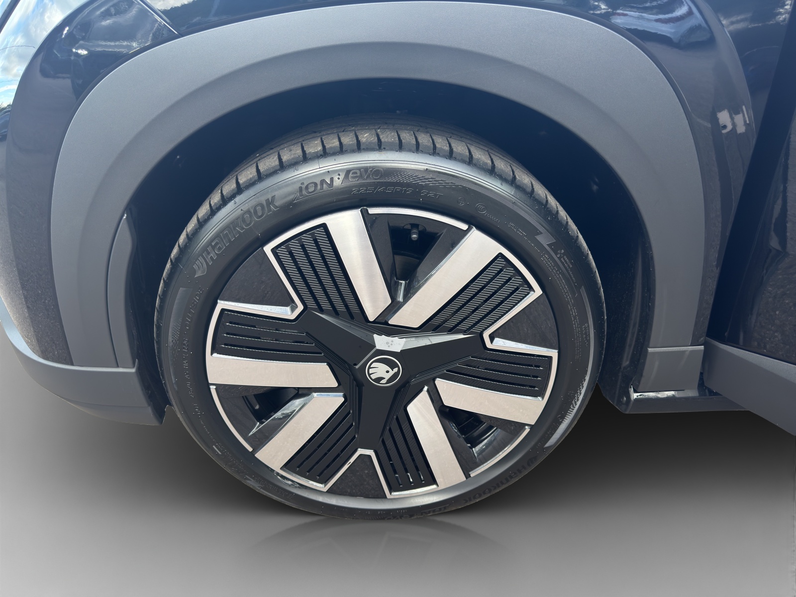 SKODA Epiq Selection 55 4x2-image-15