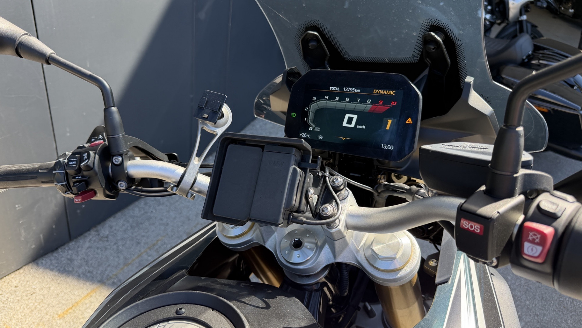 BMW F 850 GS Exclusive-showroom-element-3