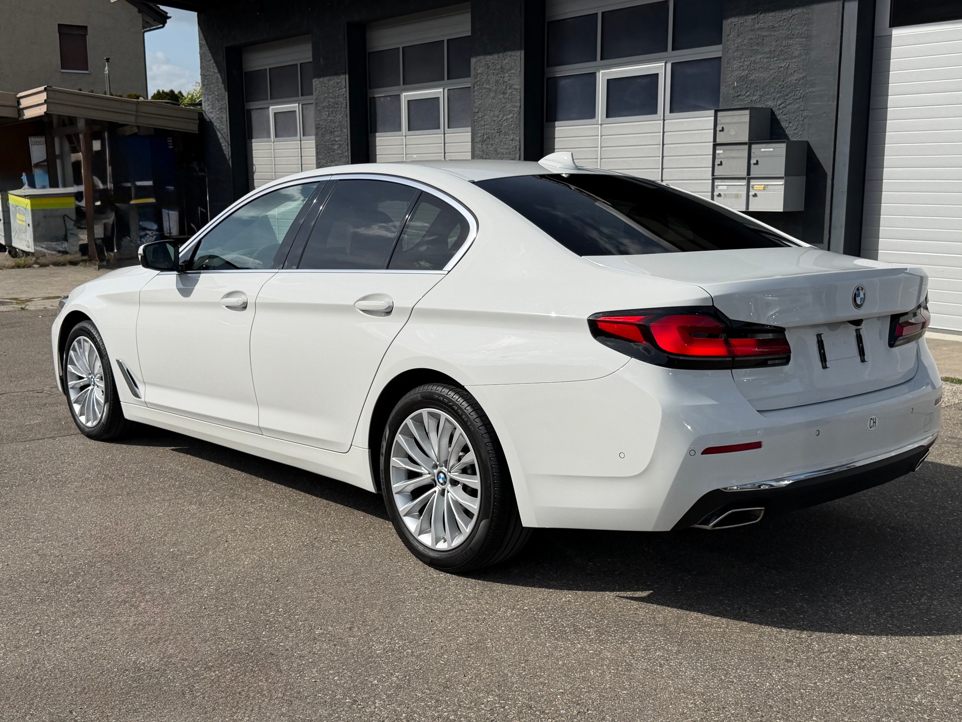 BMW 520d xDrive 48V Luxury Line Steptronic-image-3
