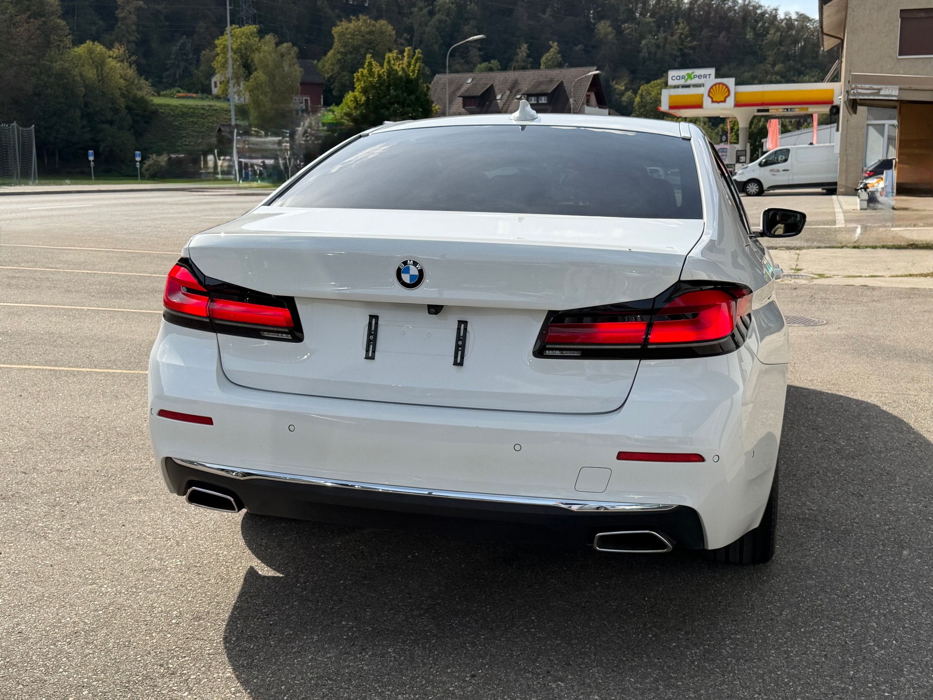 BMW 520d xDrive 48V Luxury Line Steptronic-image-5
