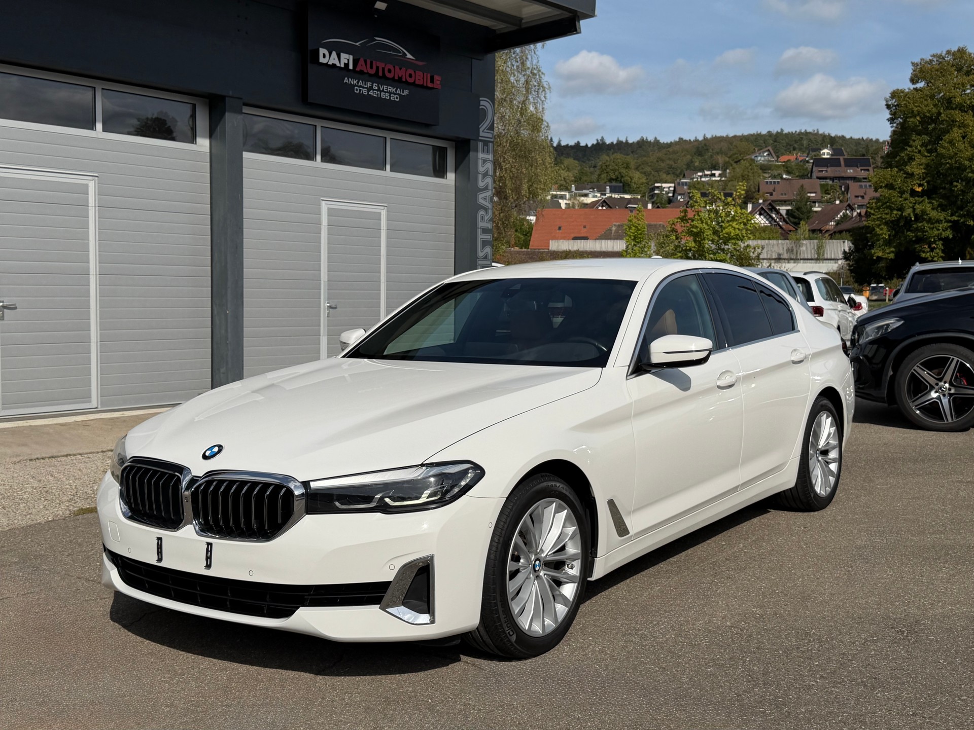 BMW 520d xDrive 48V Luxury Line Steptronic-image-0