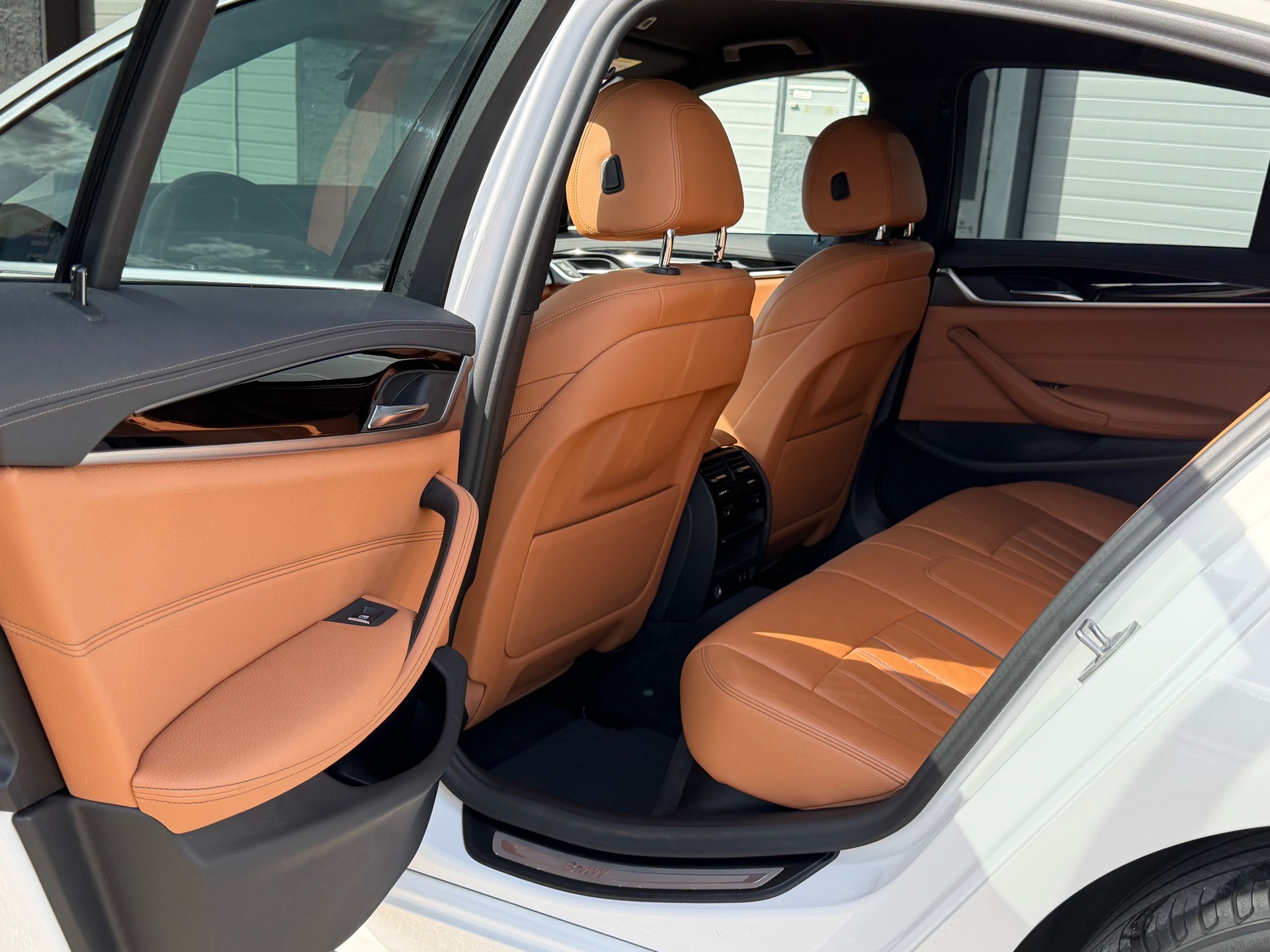 BMW 520d xDrive 48V Luxury Line Steptronic-image-13