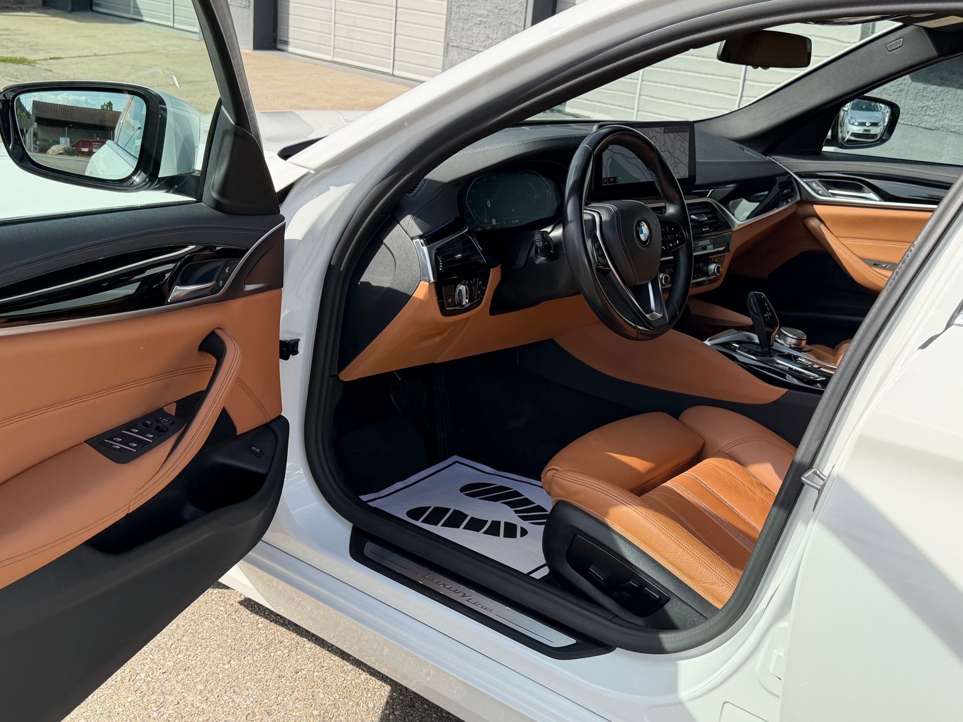 BMW 520d xDrive 48V Luxury Line Steptronic-image-6