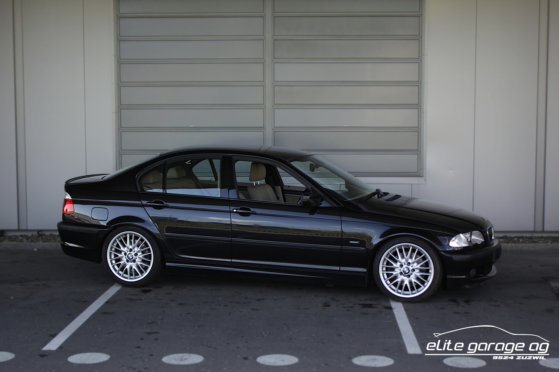 BMW 330i M-Sport HANDSCHALTER-image-6