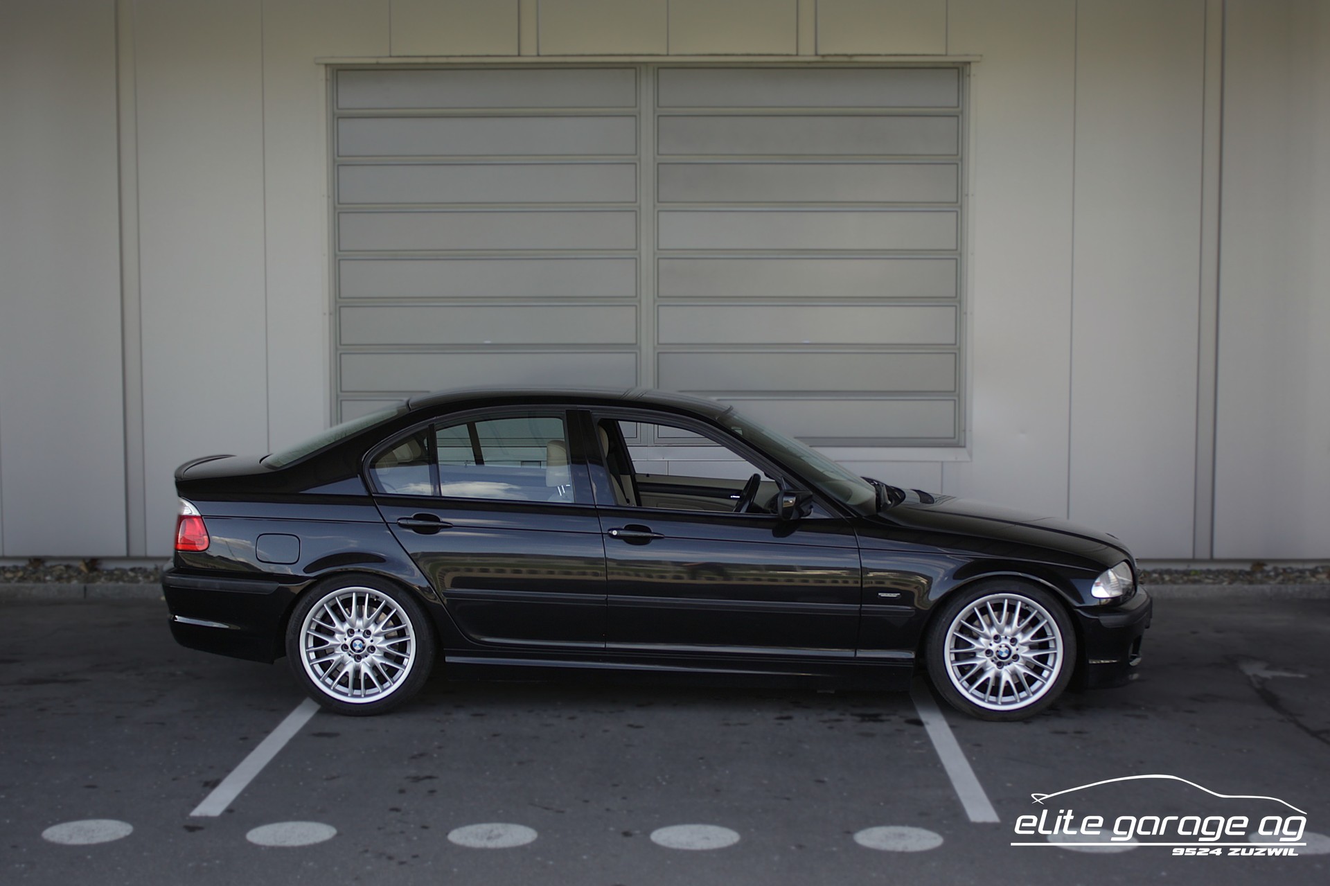 BMW 330i M-Sport HANDSCHALTER-image-5