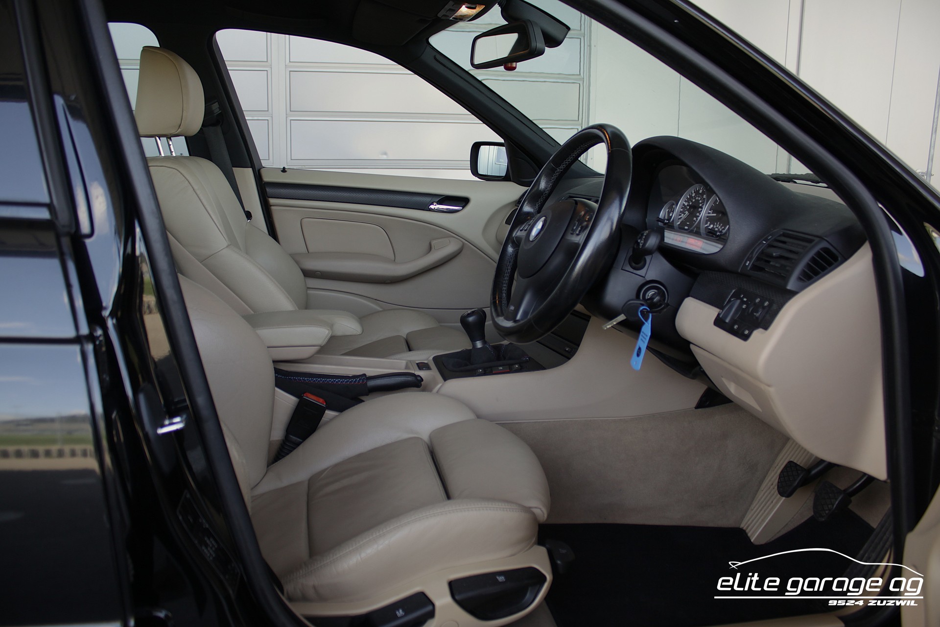 BMW 330i M-Sport HANDSCHALTER-image-13