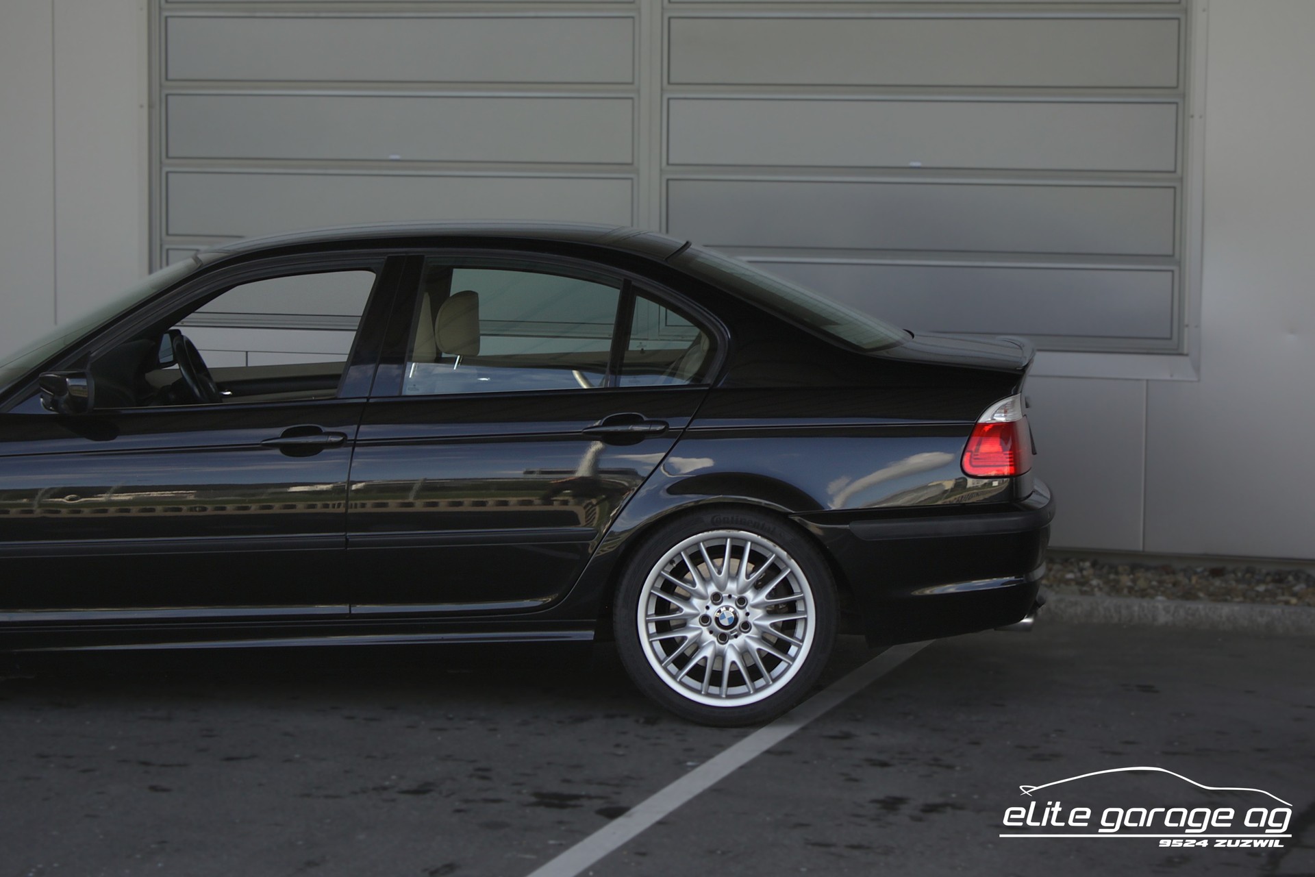 BMW 330i M-Sport HANDSCHALTER-image-12