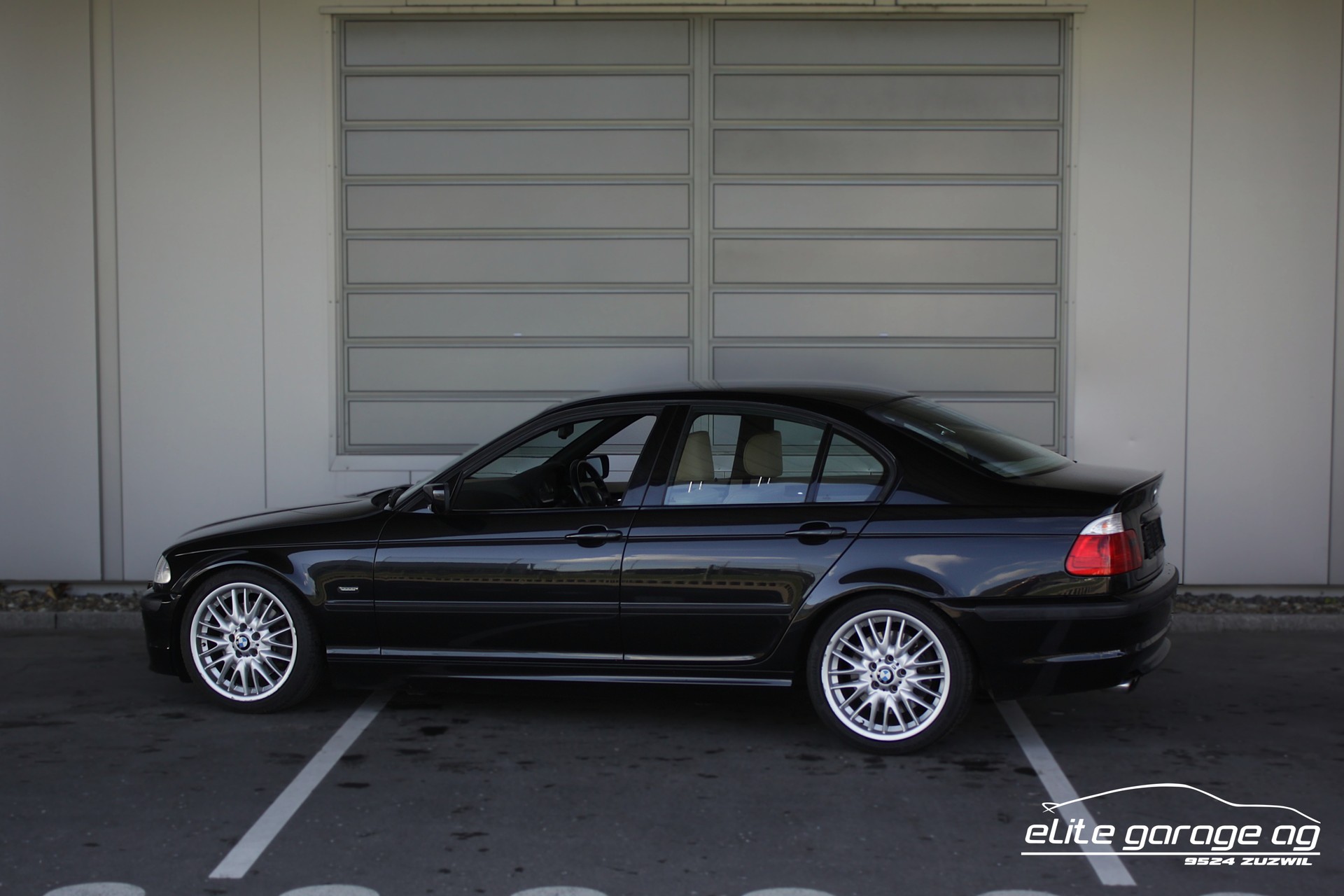 BMW 330i M-Sport HANDSCHALTER-image-2