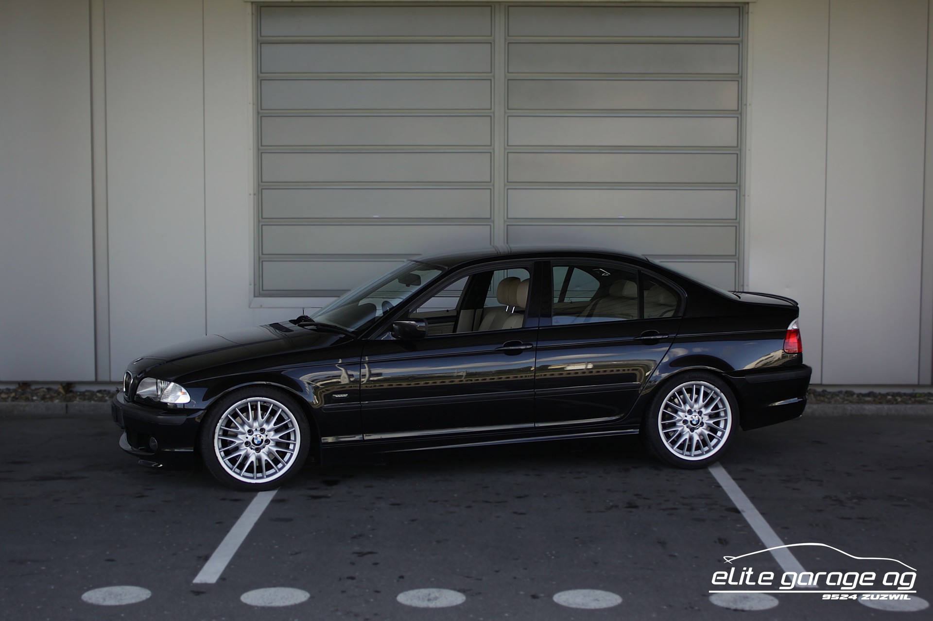 BMW 330i M-Sport HANDSCHALTER-image-0