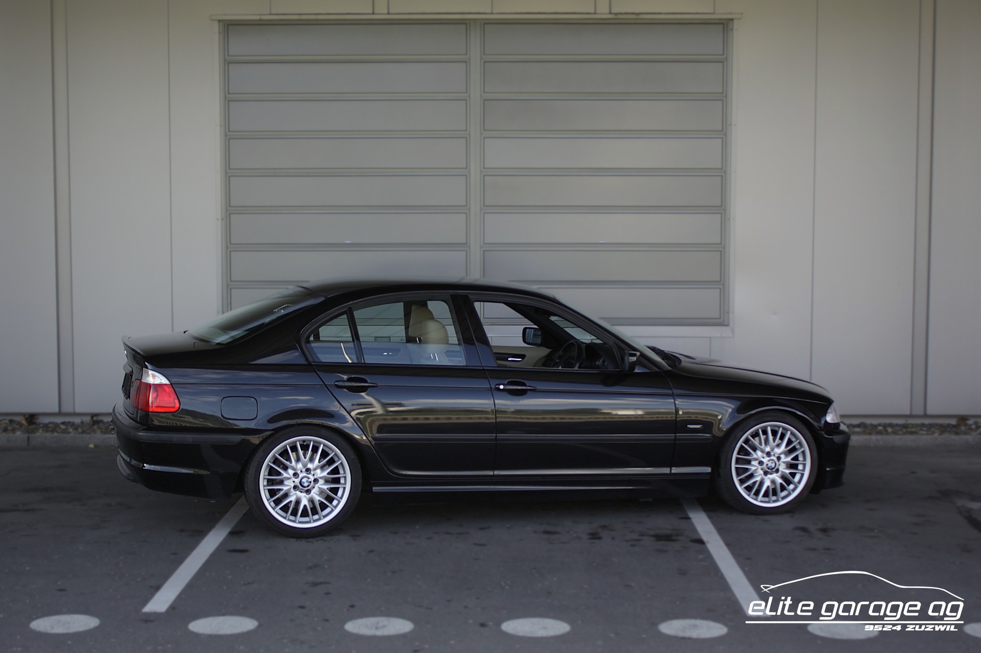 BMW 330i M-Sport HANDSCHALTER-image-4
