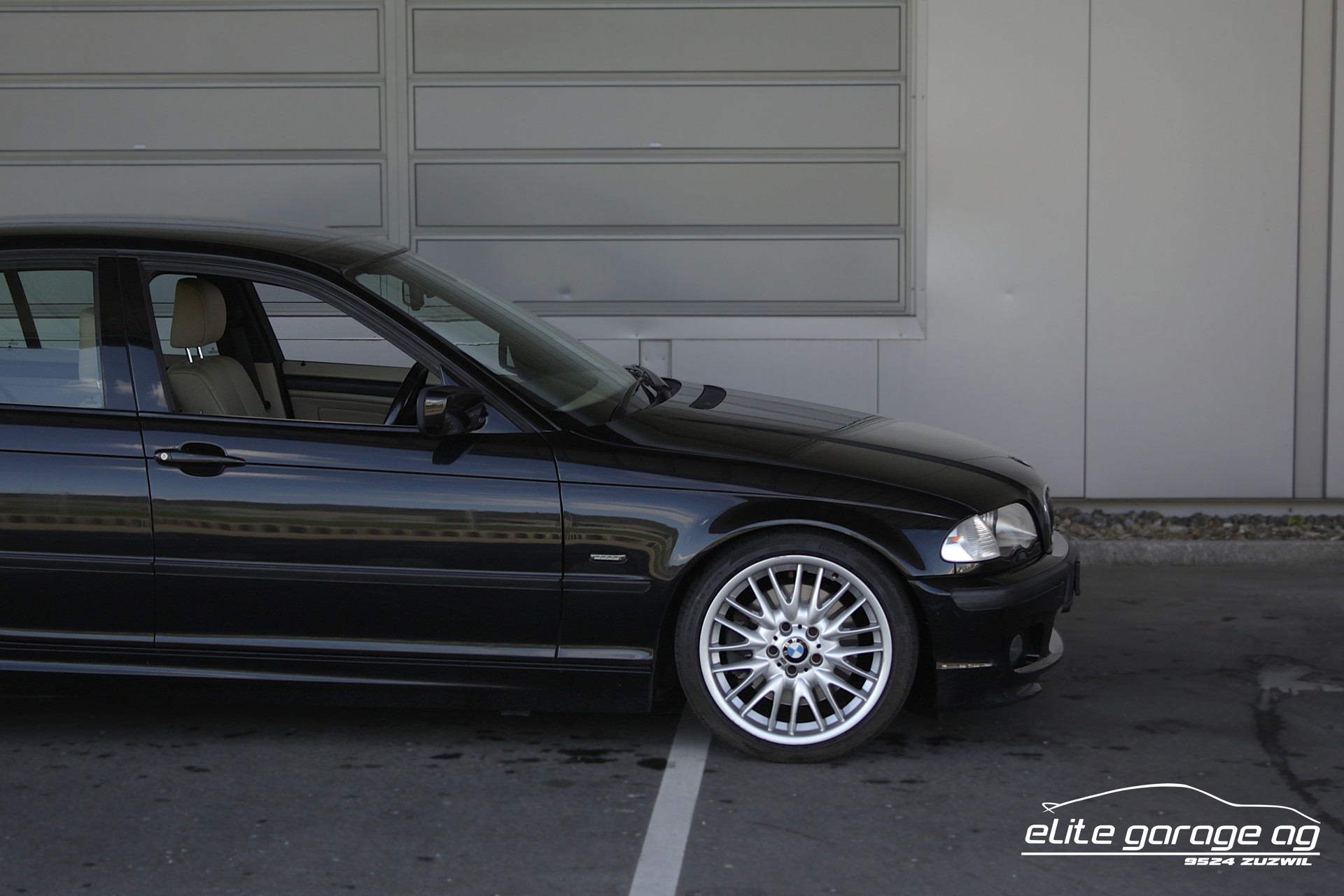 BMW 330i M-Sport HANDSCHALTER-image-9