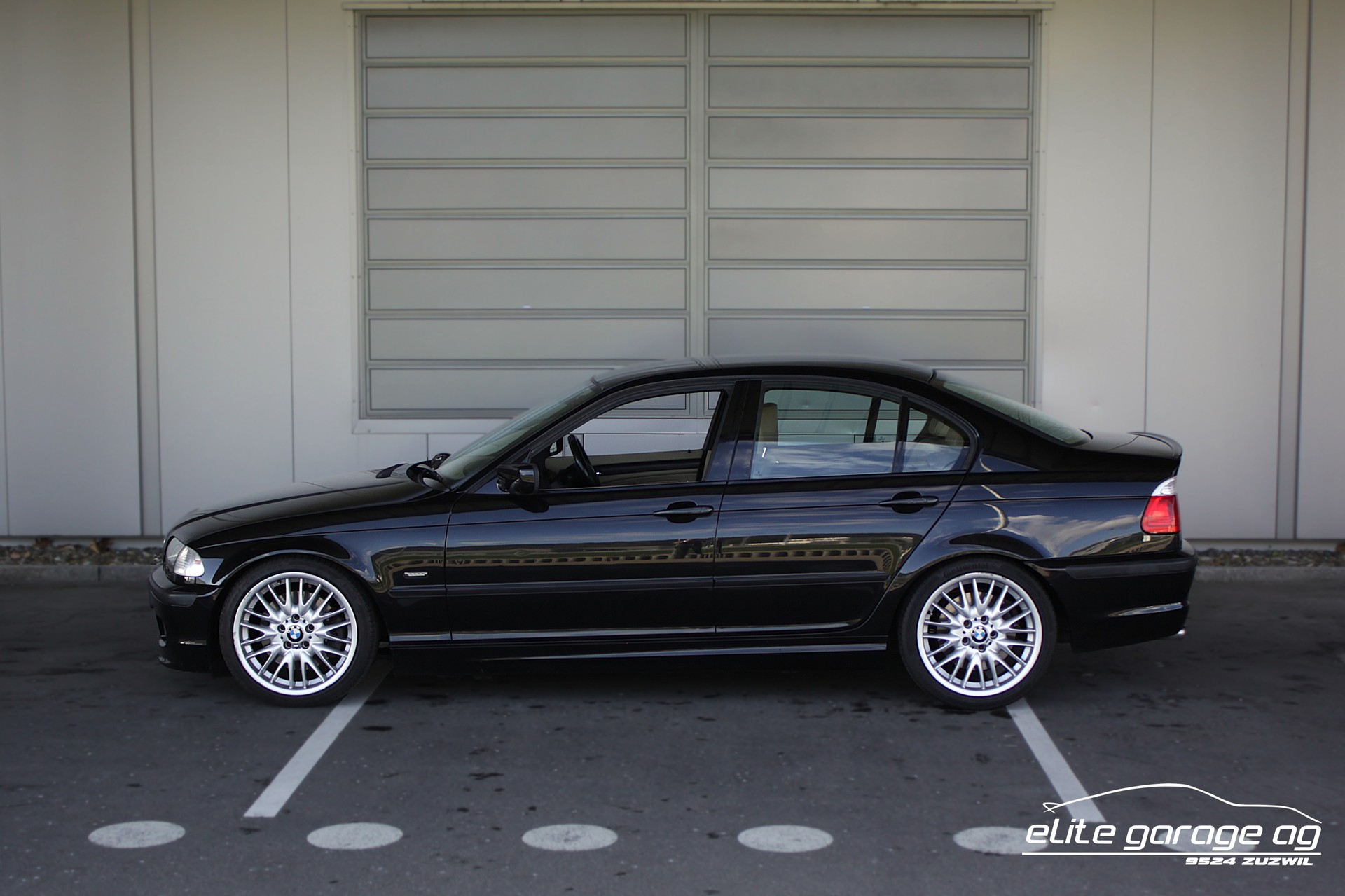 BMW 330i M-Sport HANDSCHALTER-image-1