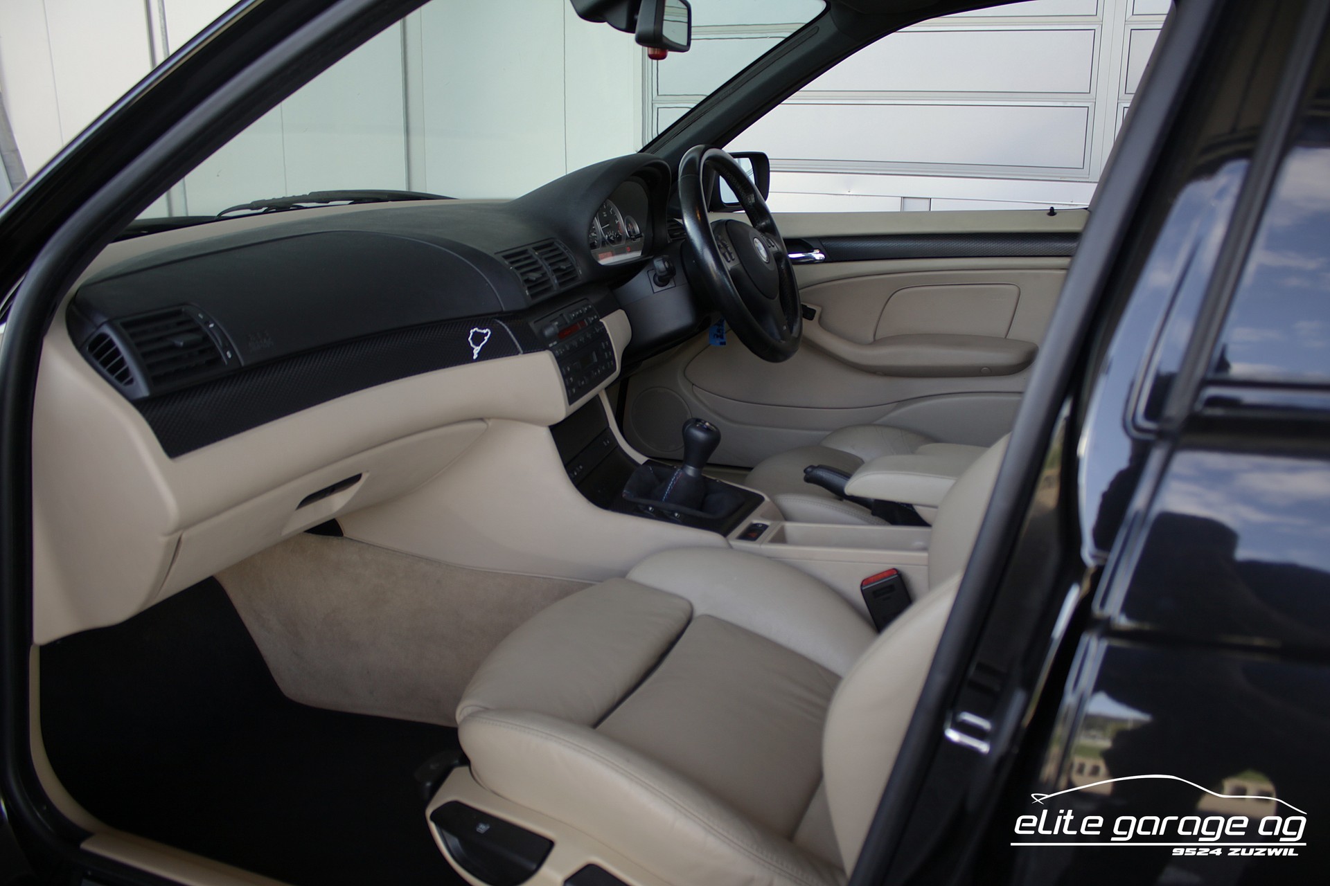 BMW 330i M-Sport HANDSCHALTER-image-15