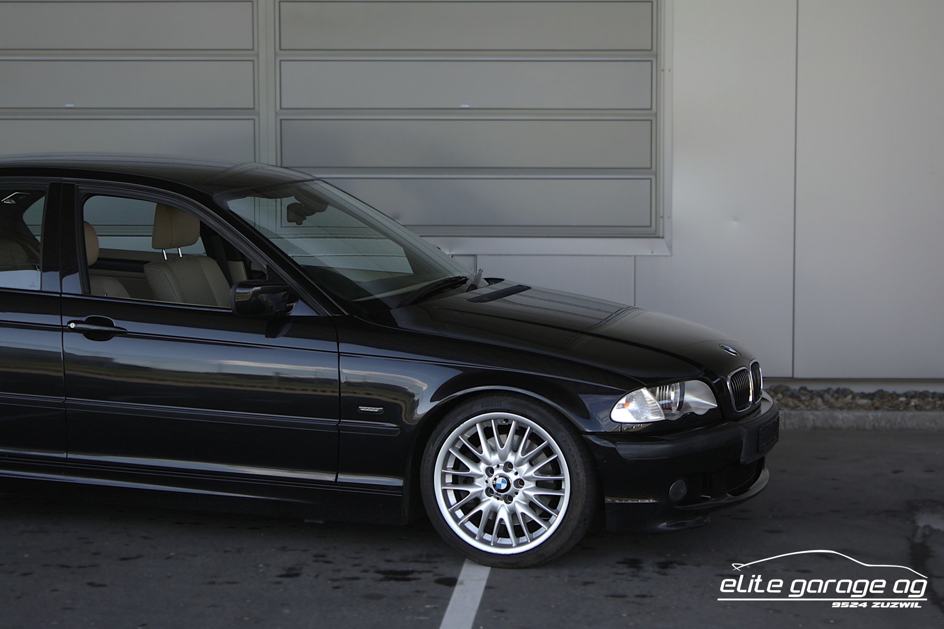 BMW 330i M-Sport HANDSCHALTER-image-8