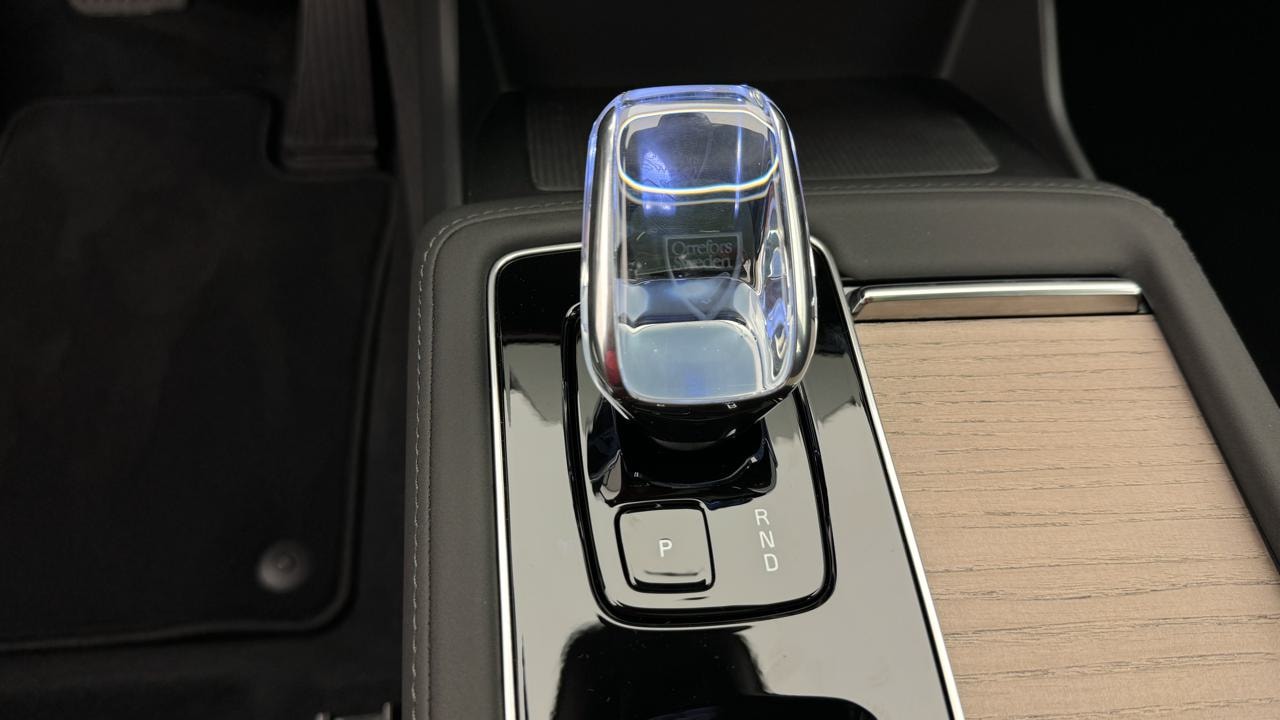 VOLVO XC90 T8 AWD PluginHybrid Ultra Dark Geartronic-image-10
