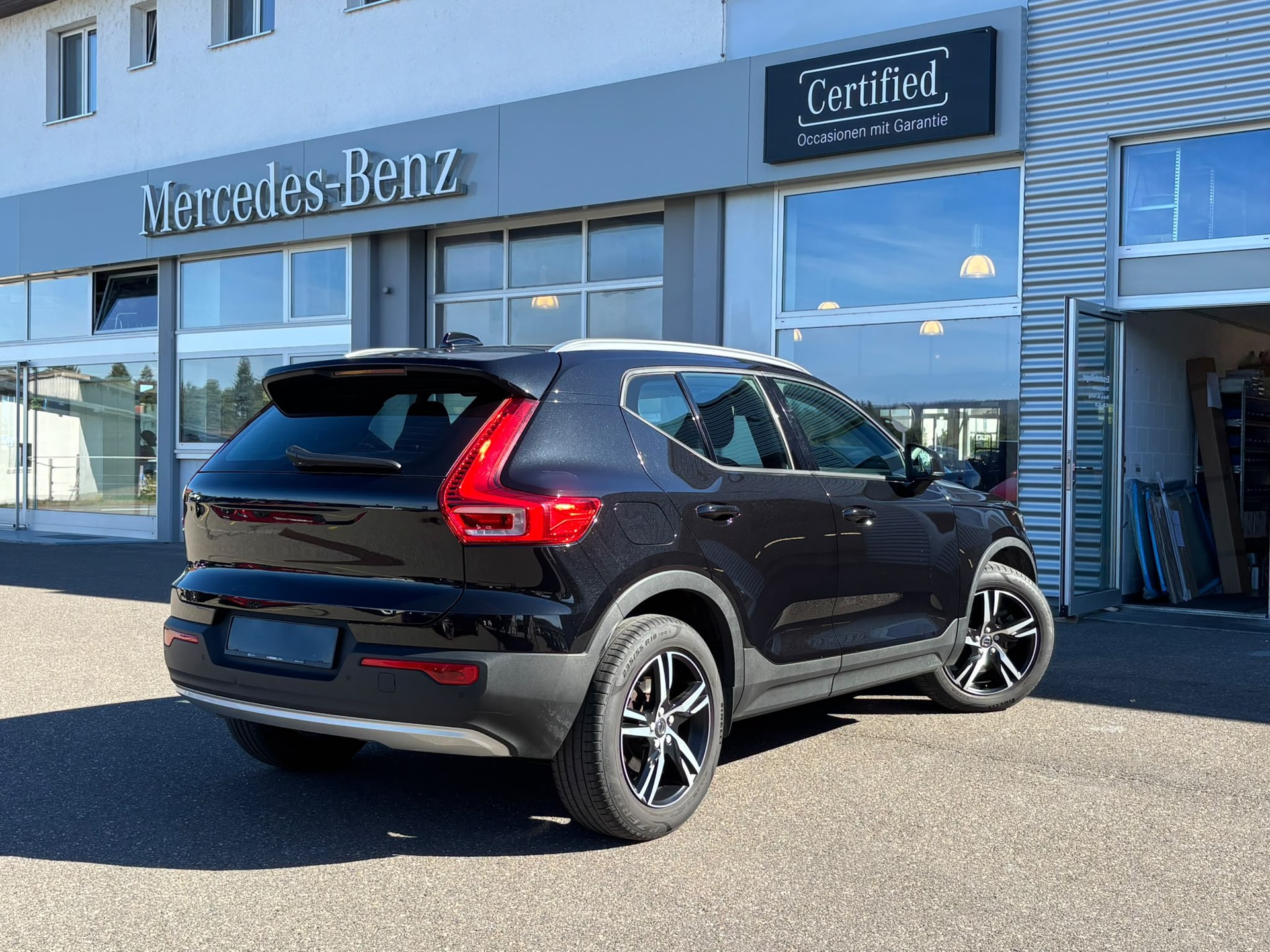 VOLVO XC 40 2.0 D4 Momentum AWD-image-3