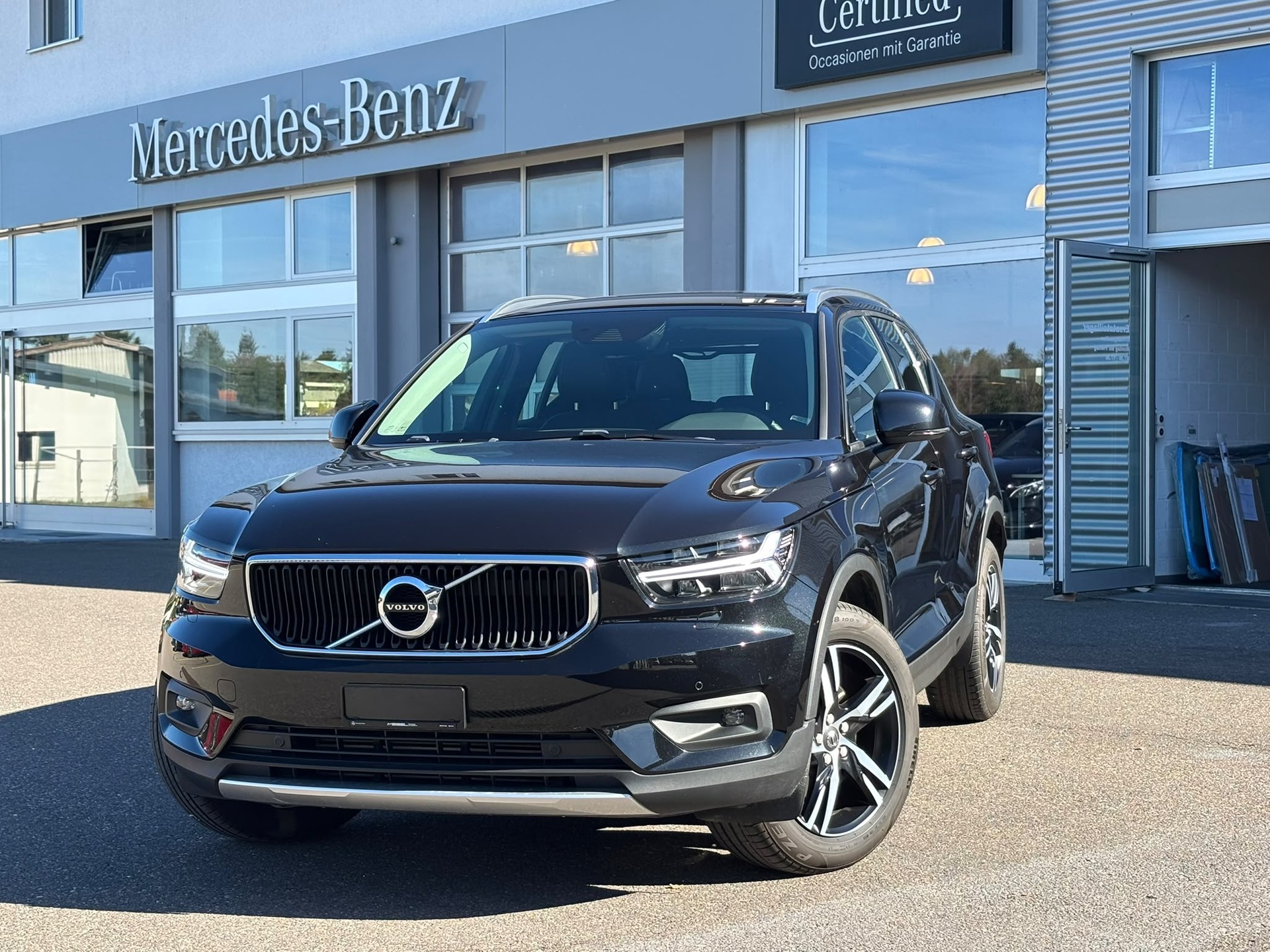 VOLVO XC 40 2.0 D4 Momentum AWD-image-1
