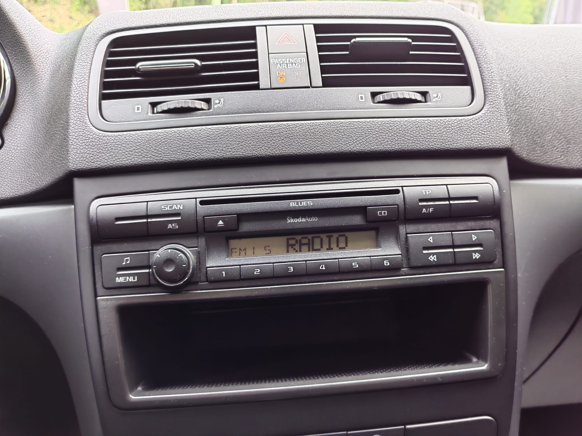 SKODA Yeti 2.0 TDI 110 Clever 4x4-image-8