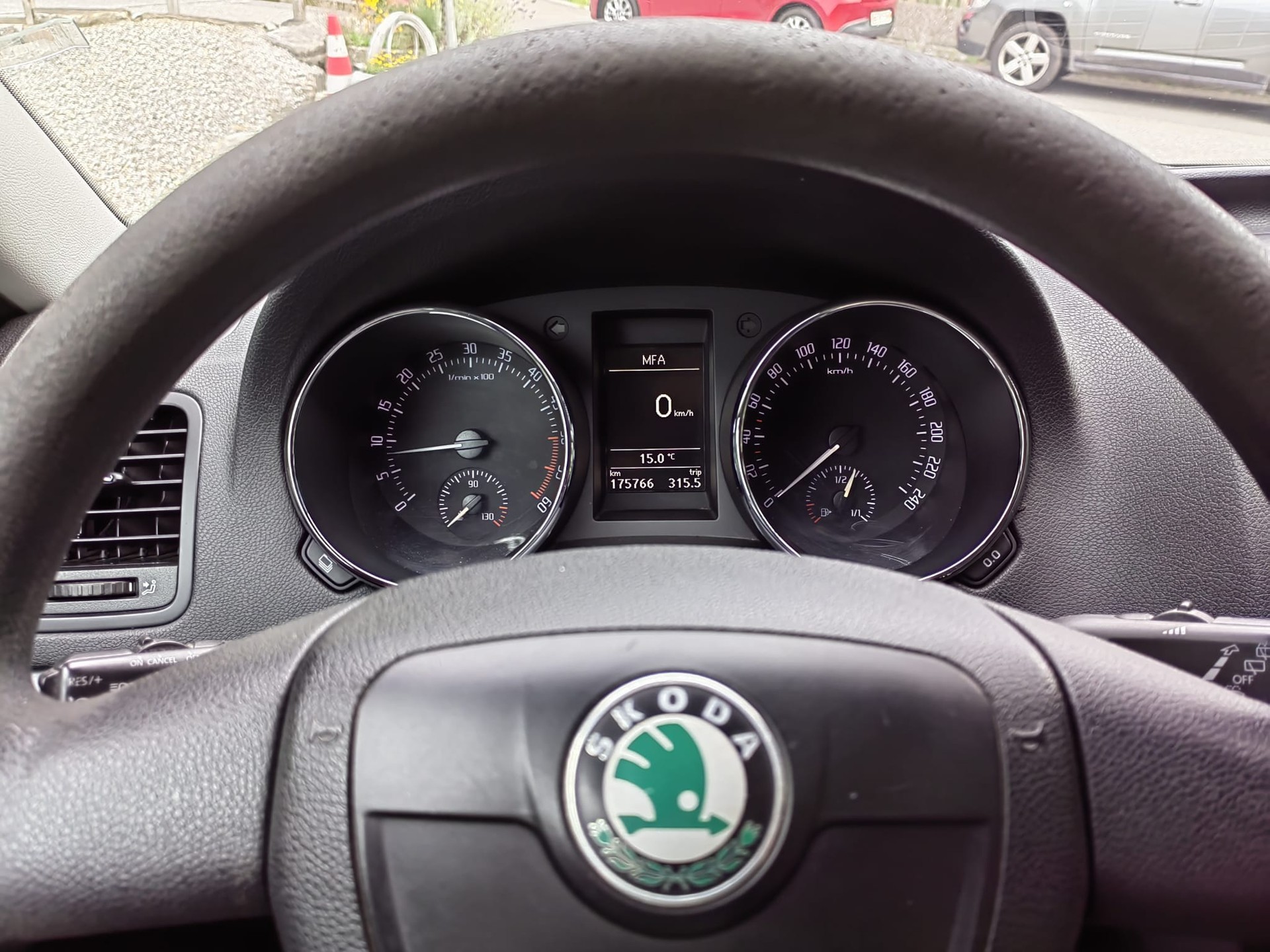 SKODA Yeti 2.0 TDI 110 Clever 4x4-image-7