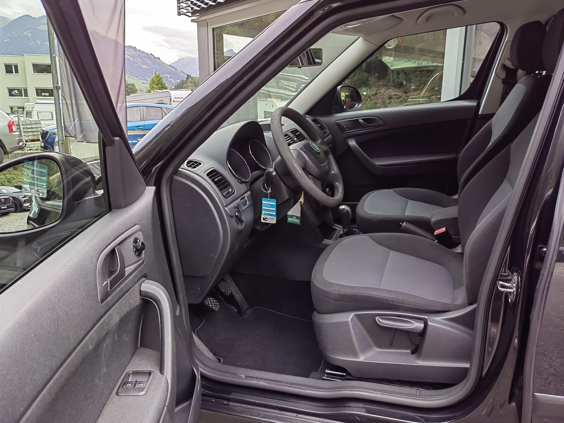 SKODA Yeti 2.0 TDI 110 Clever 4x4-image-1