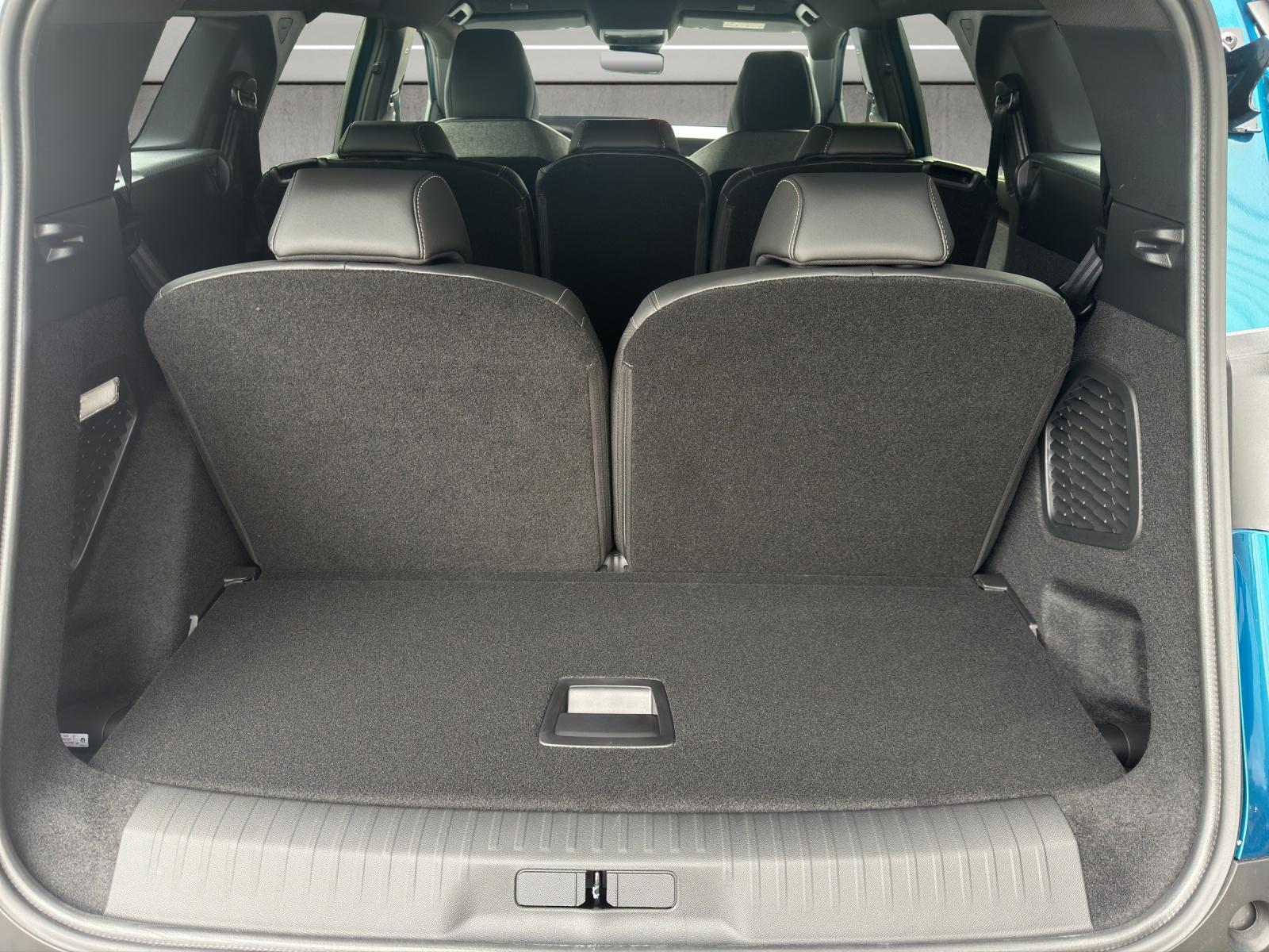 PEUGEOT 5008 1.2 Hybrid 145 Allure Premium-image-22