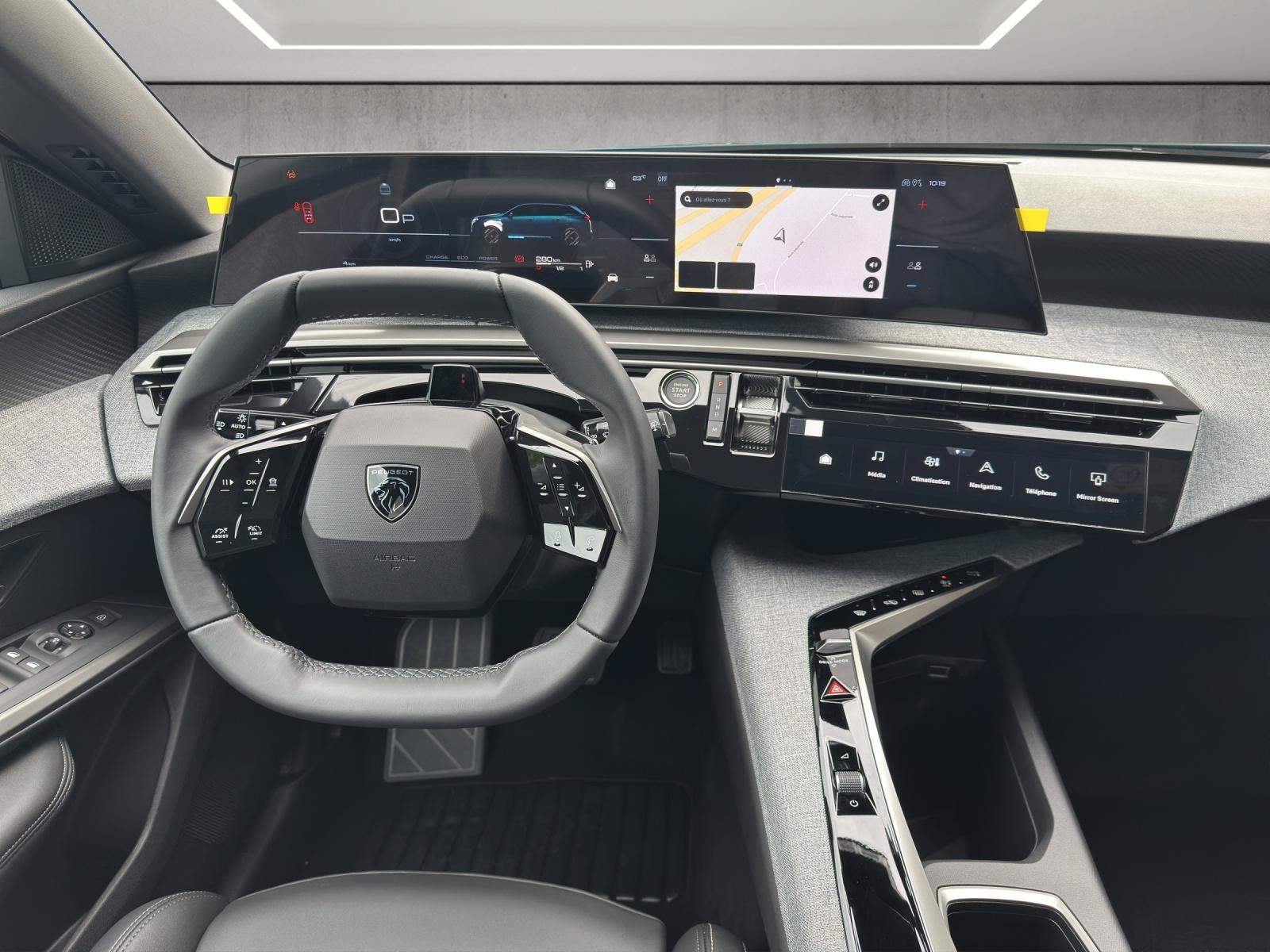 PEUGEOT 5008 1.2 Hybrid 145 Allure Premium-showroom-element-3