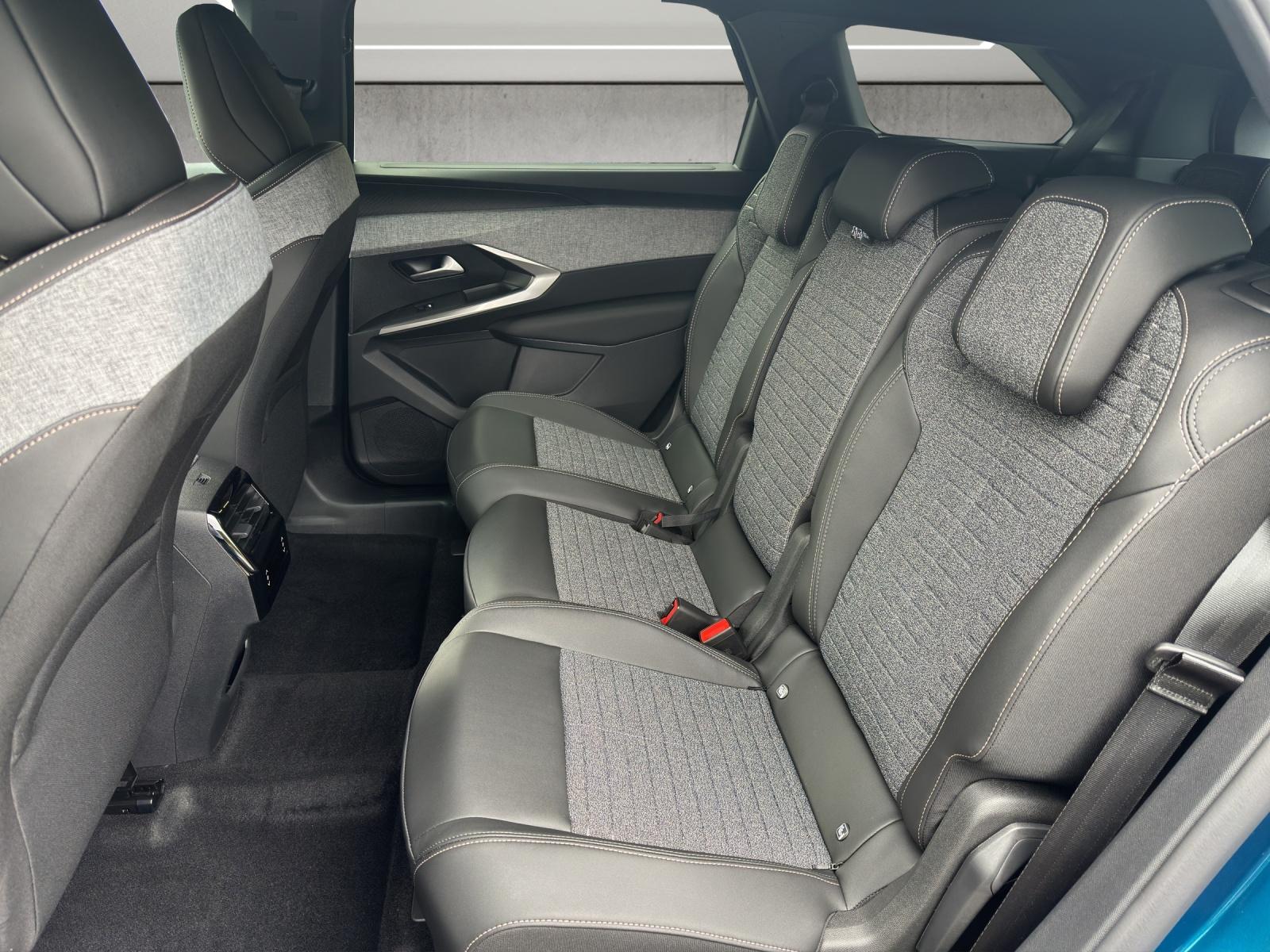 PEUGEOT 5008 1.2 Hybrid 145 Allure Premium-image-18