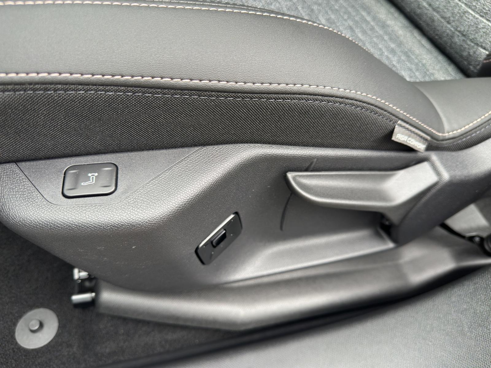 PEUGEOT 5008 1.2 Hybrid 145 Allure Premium-image-12