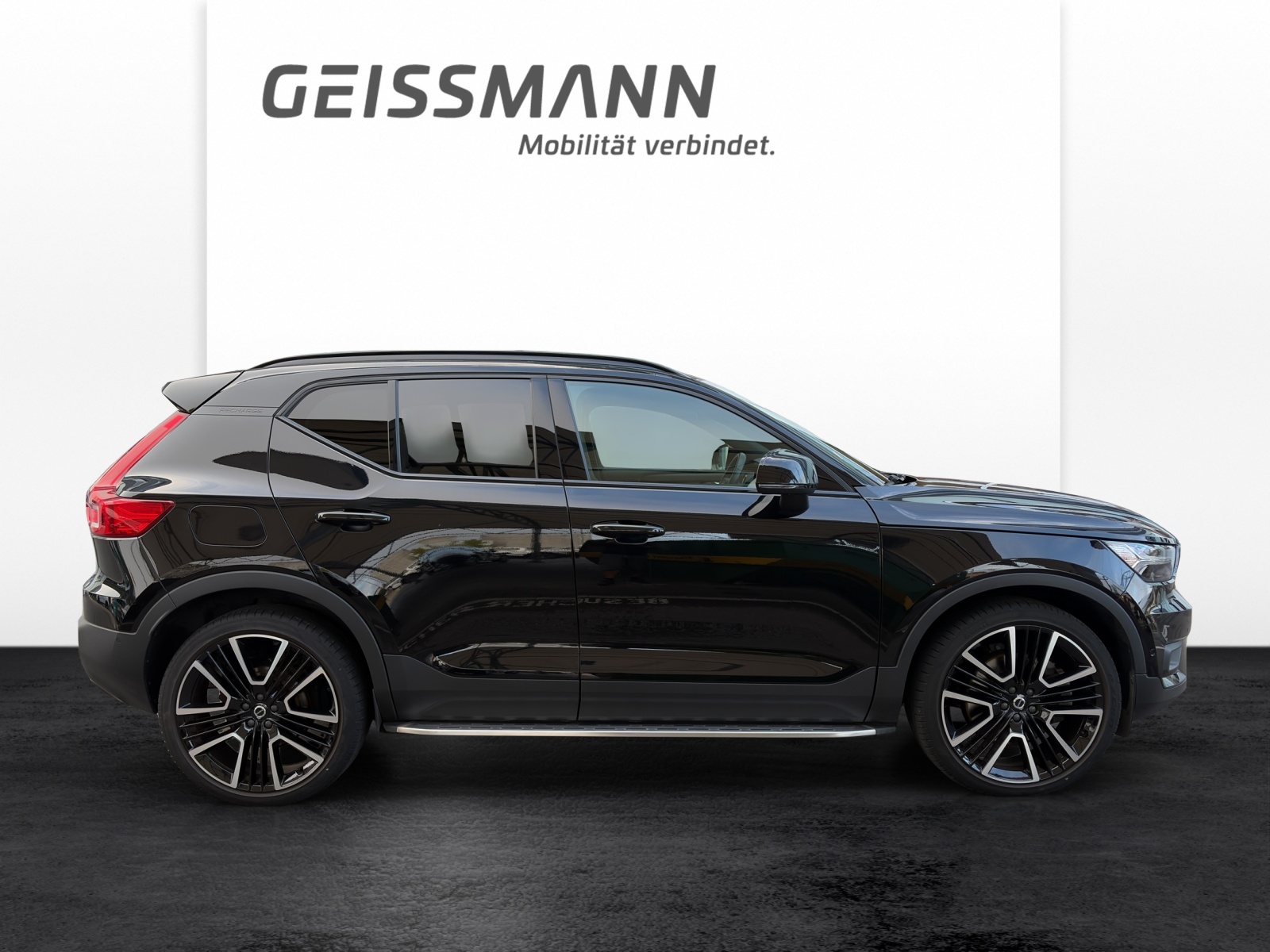 VOLVO XC40 1.5 T5 PiH R-Design-showroom-element-3