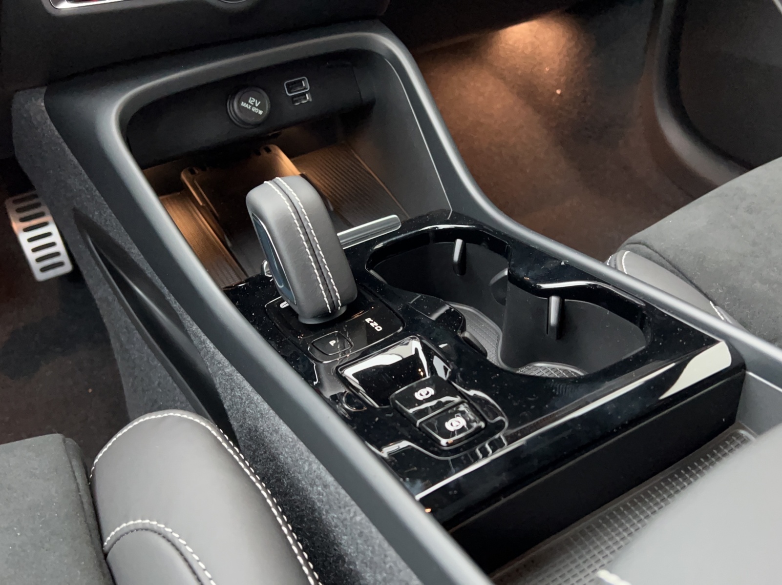 VOLVO XC40 1.5 T5 PiH R-Design-image-7