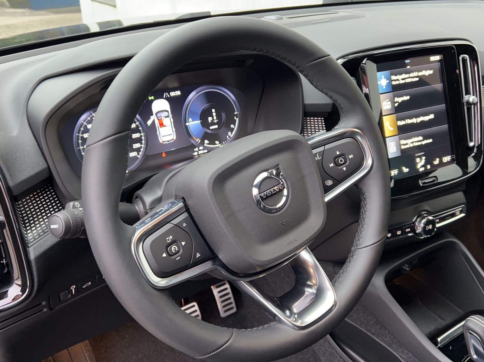 VOLVO XC40 1.5 T5 PiH R-Design-image-3