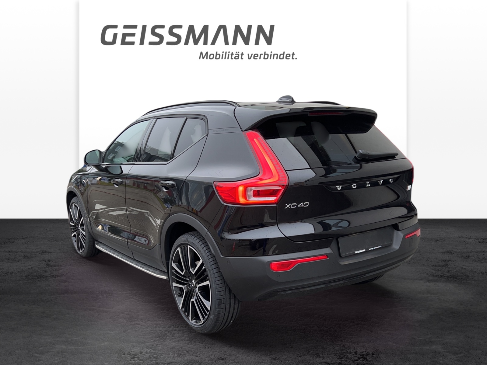 VOLVO XC40 1.5 T5 PiH R-Design-image-2