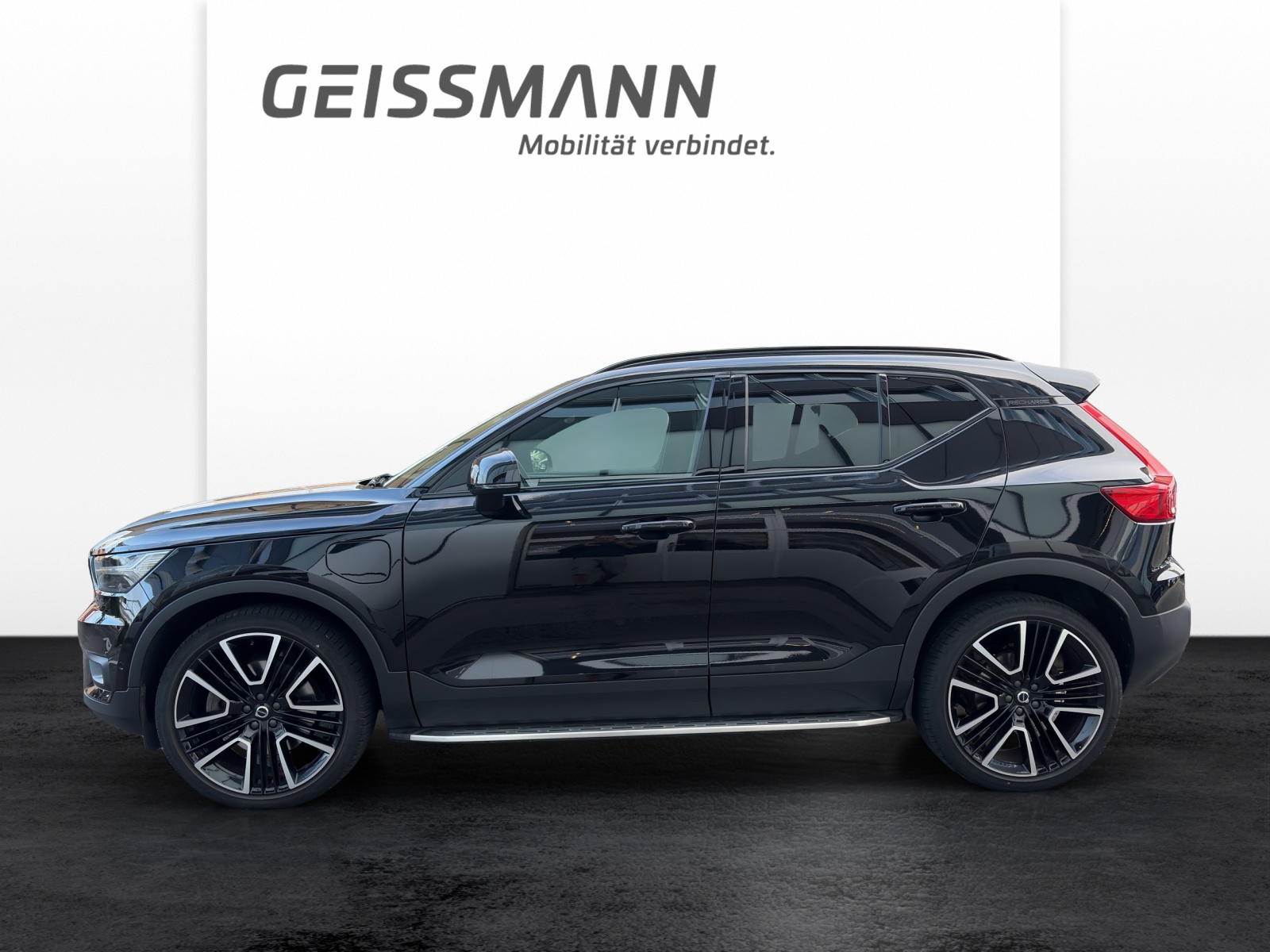 VOLVO XC40 1.5 T5 PiH R-Design-showroom-element-2