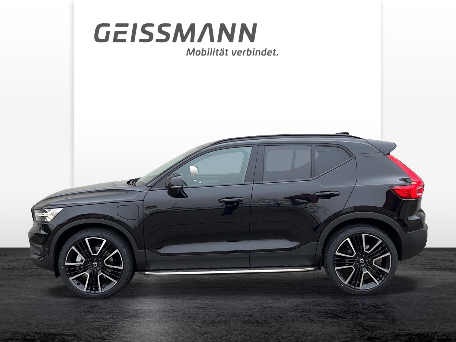 VOLVO XC40 1.5 T5 PiH R-Design-image-1